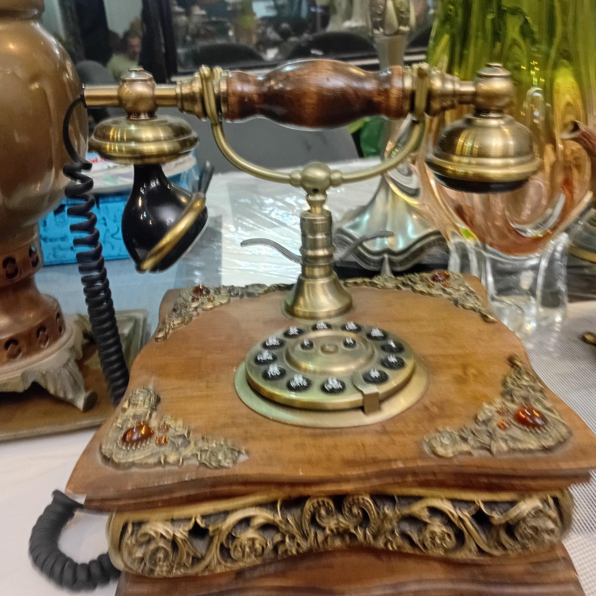 تلفن قدیمی سلطنتی