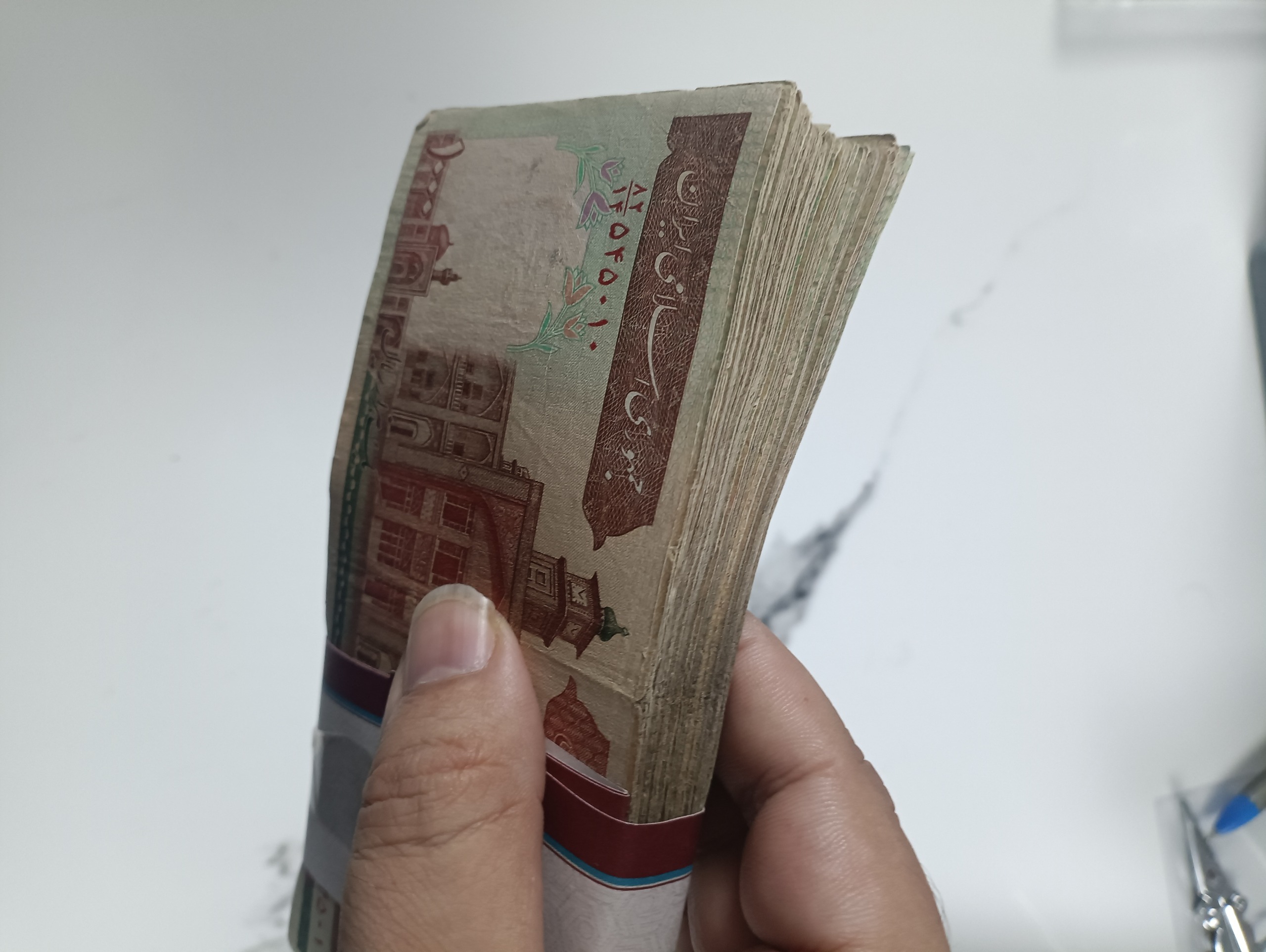 بسته 100 تایی اسکناس 1000 ریالی مدرسه فیضیه