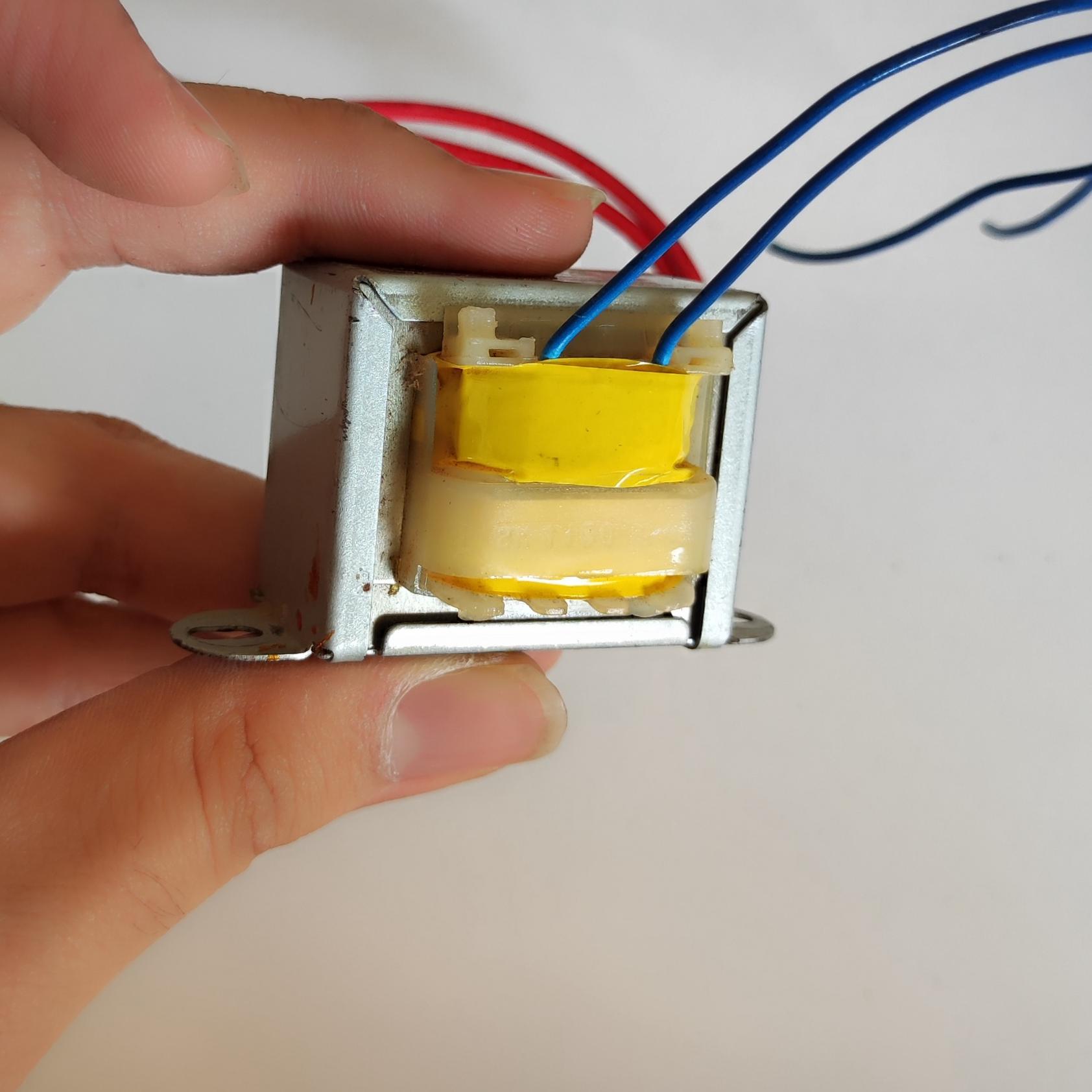 ترانسفورماتور (220V) به ( 10V ، 1A )