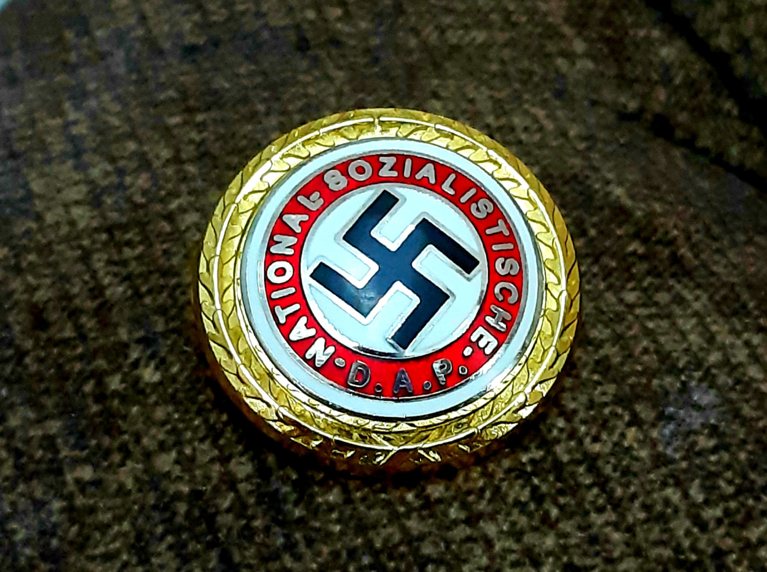 نشان حزب نازی آلمان رایش هیتلر