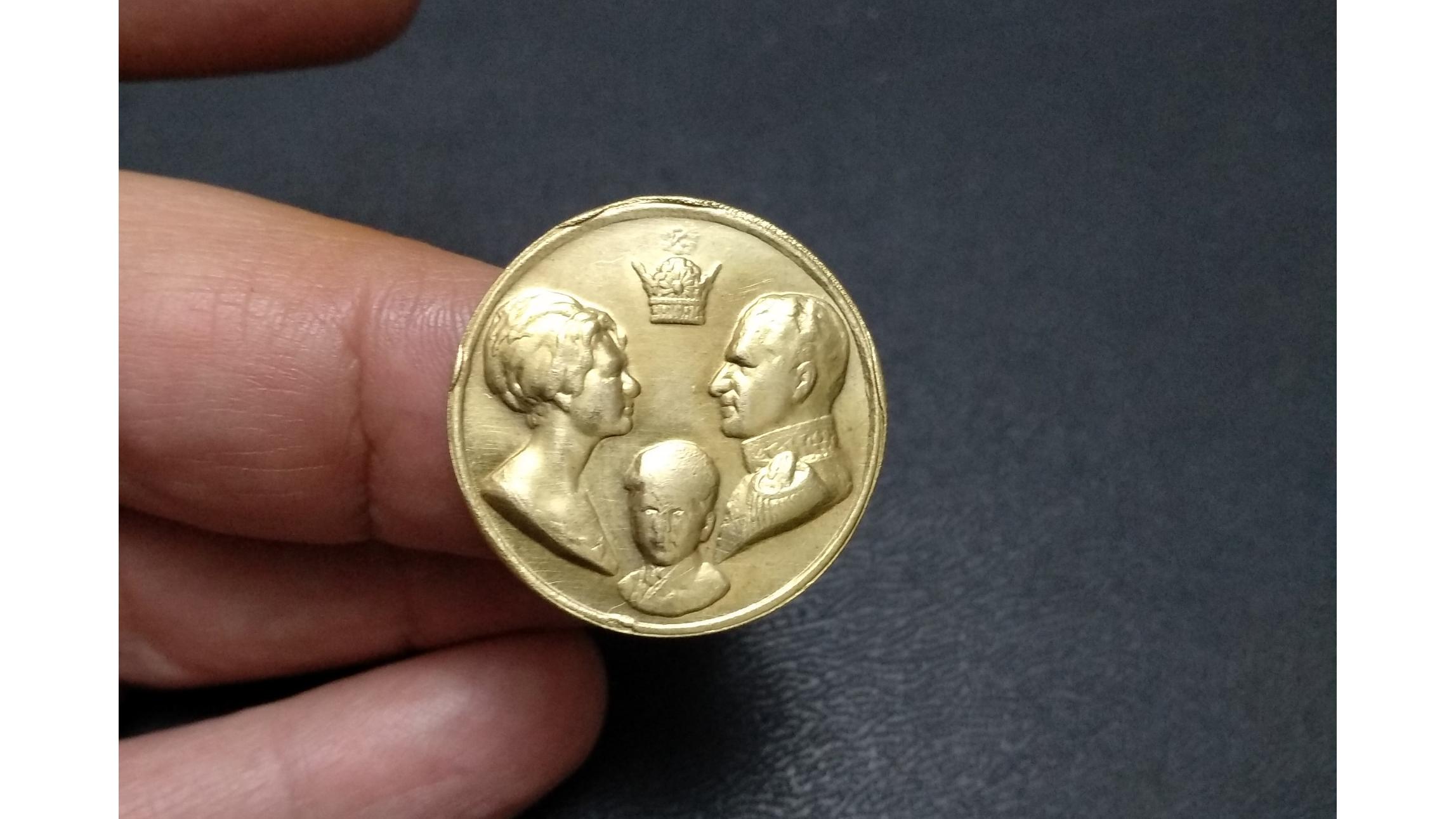 مدال 3 رخ تاجگذاری