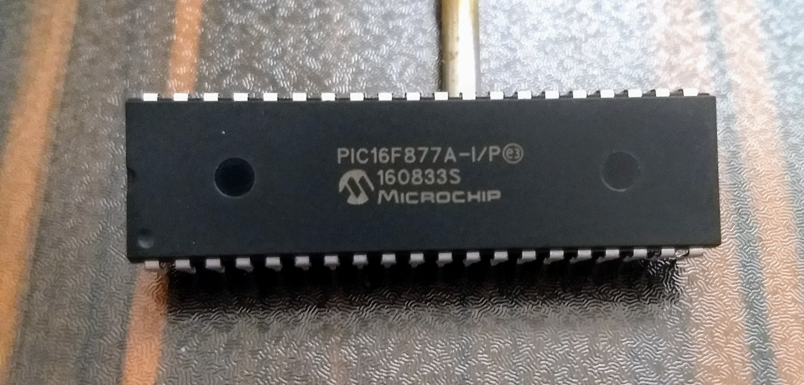 میکرو کنترلر PIC16F877A-I/P