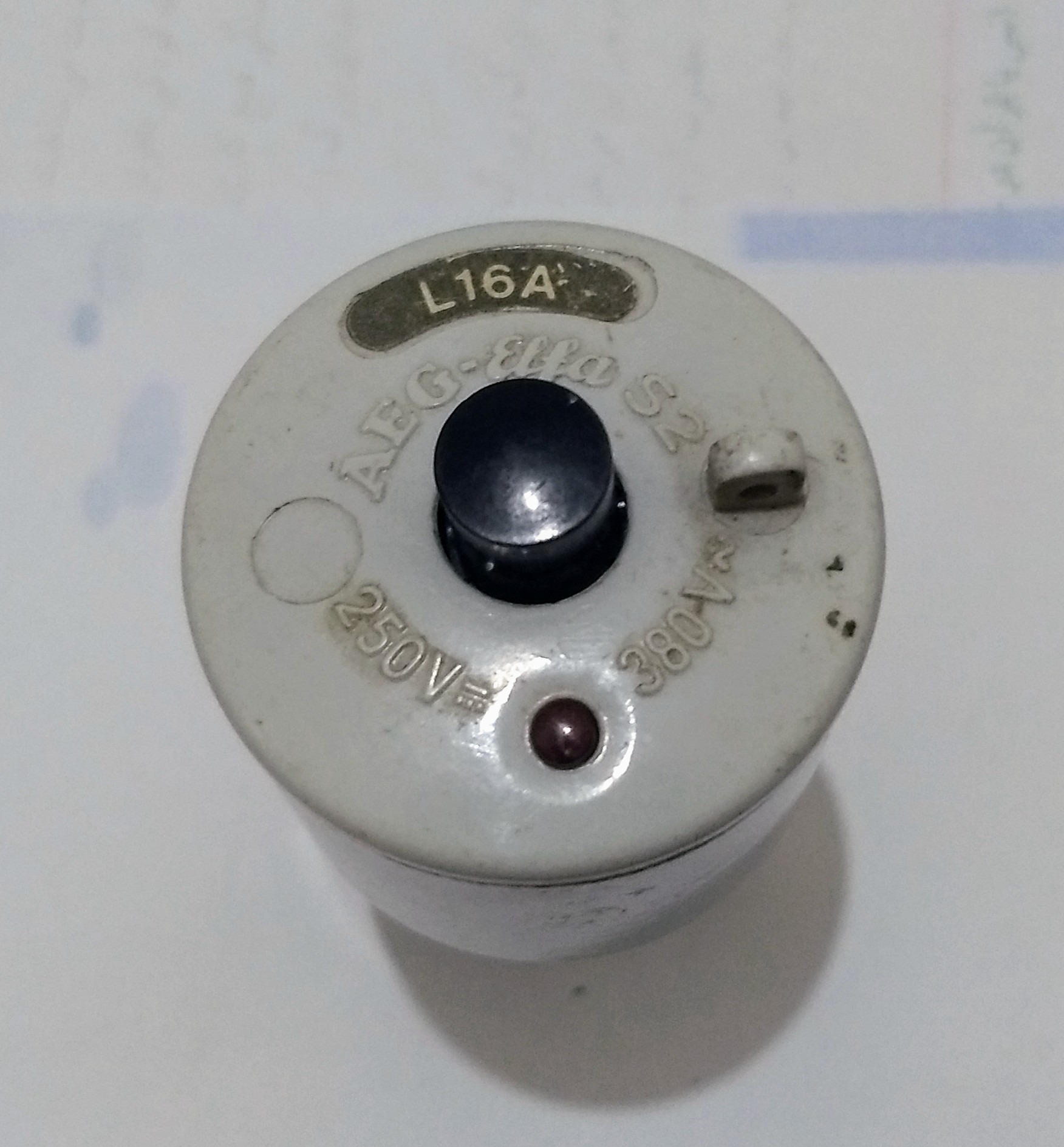 فیوز خودکار AEG