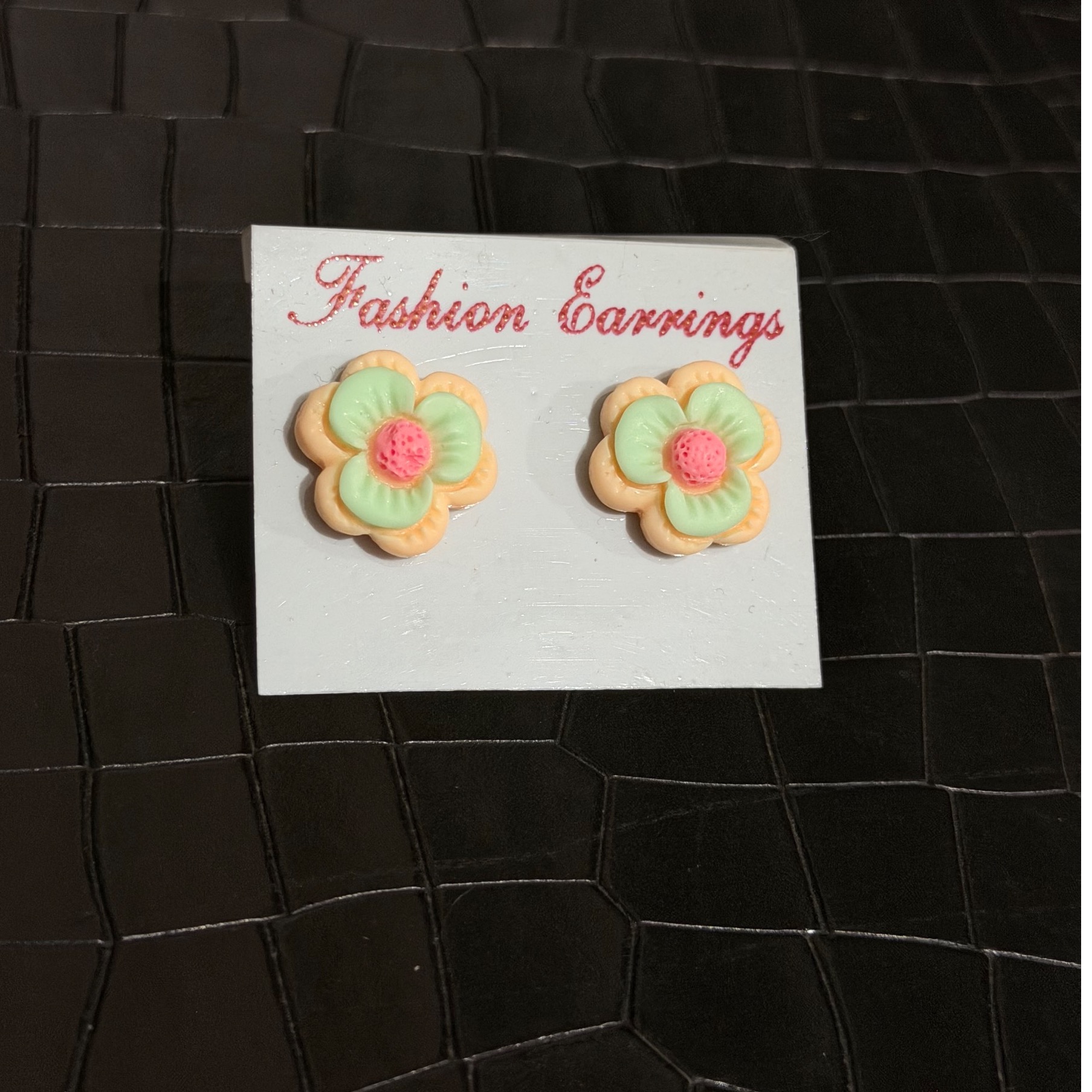 گوشواره میخی پینترستی طرح گل