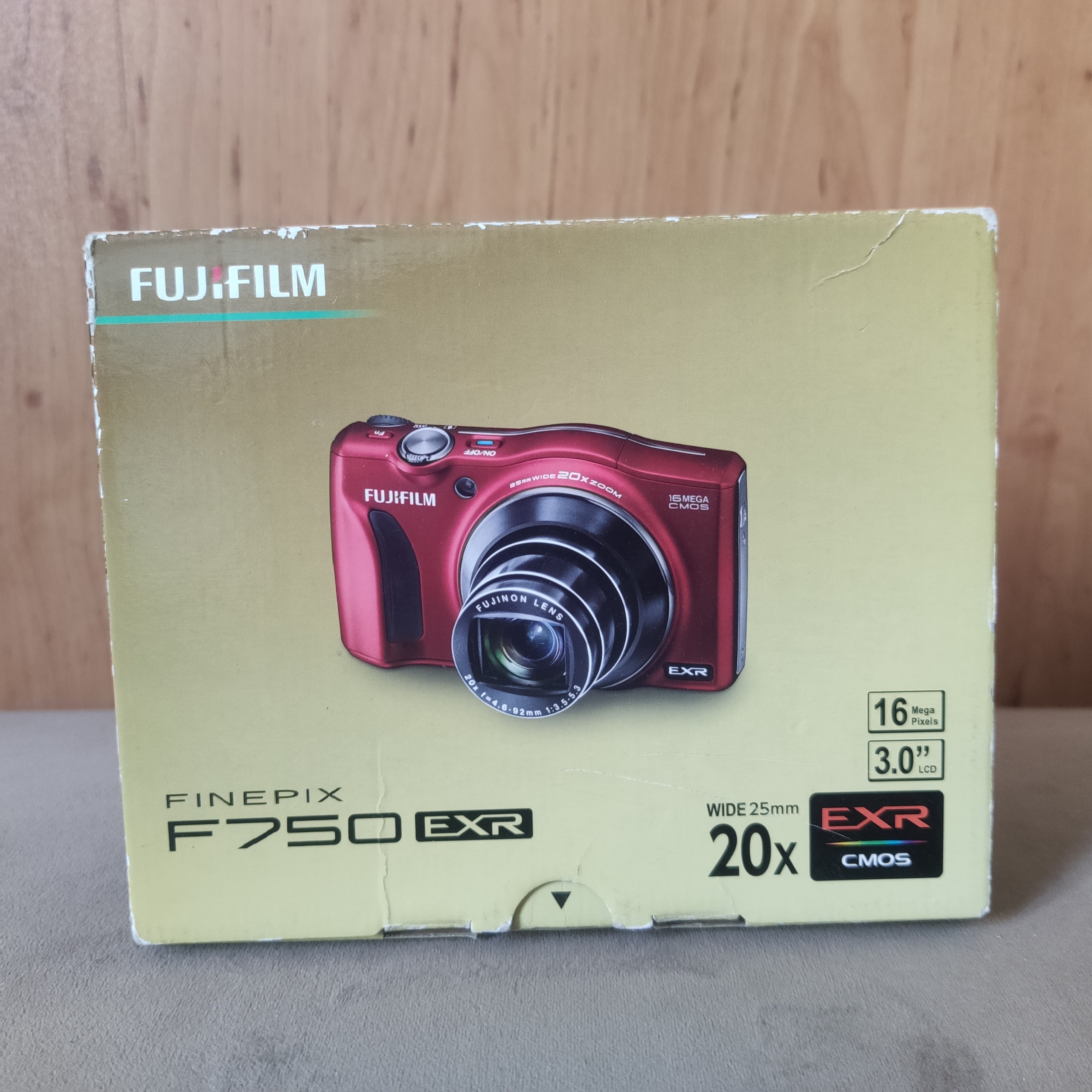 دوربین فوجی F750 EXR با زوم 20x