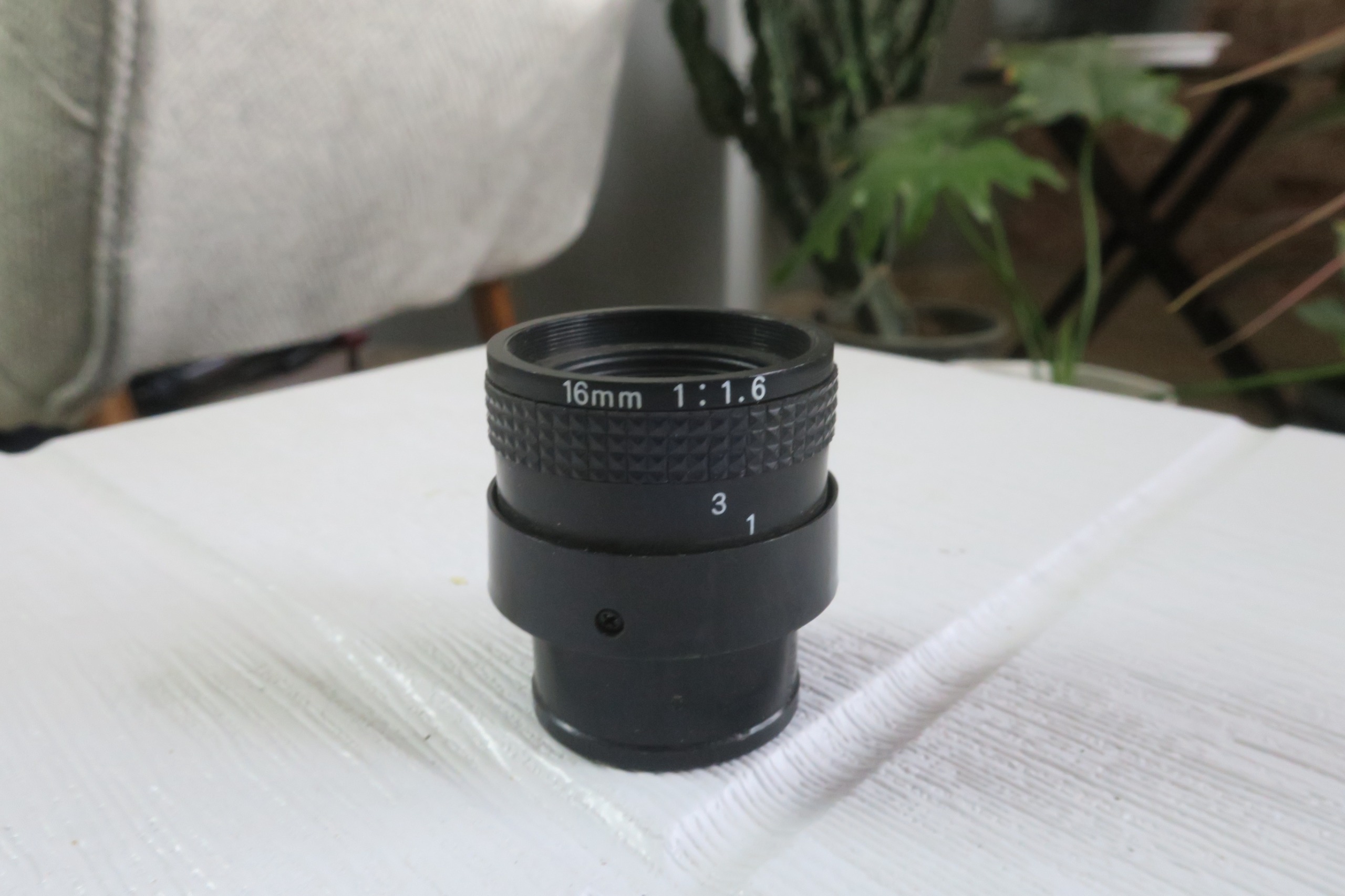 لنز سینمائی 16mm f/1.6