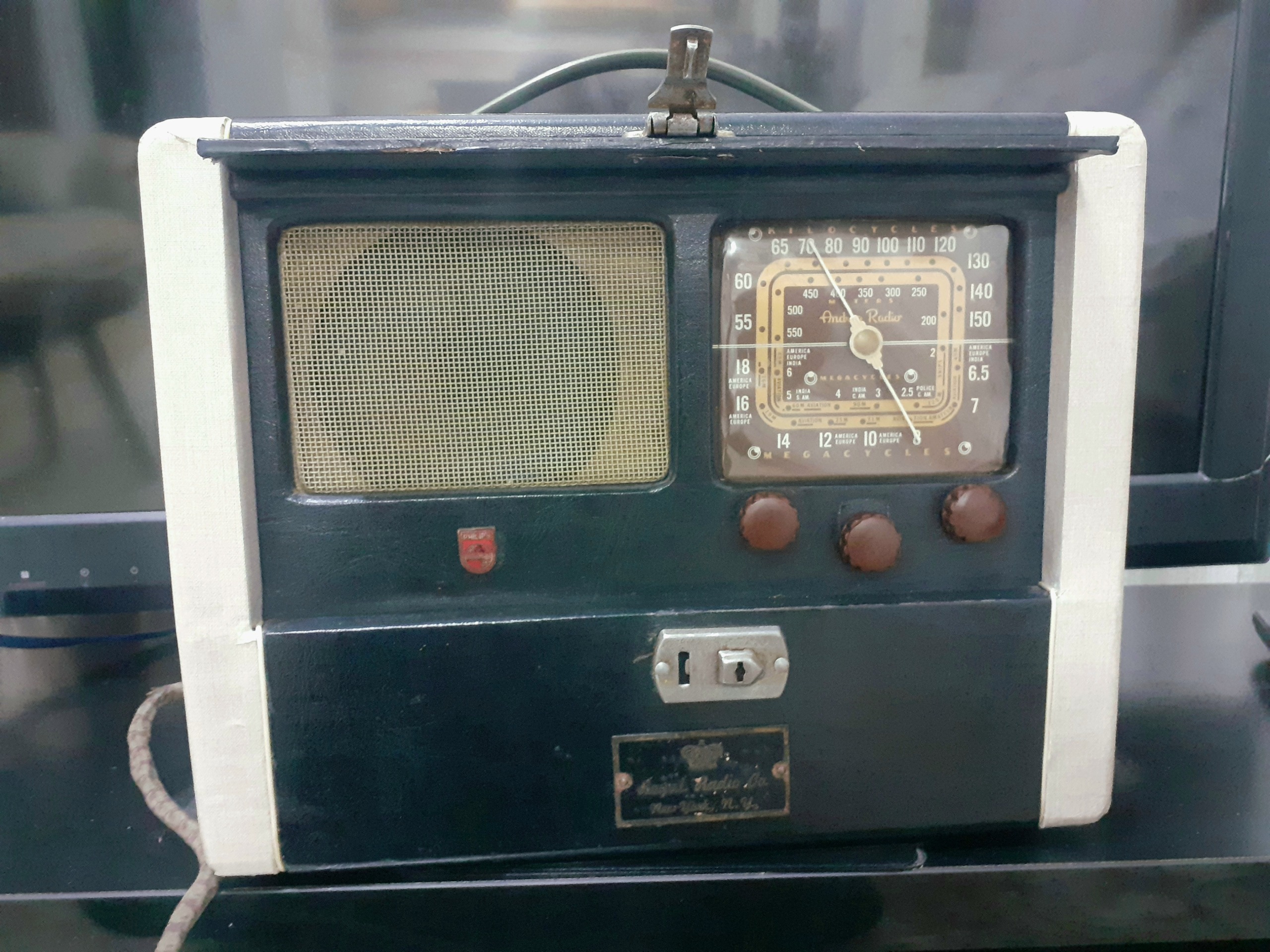 رادیو قدیمی اندریا سالم