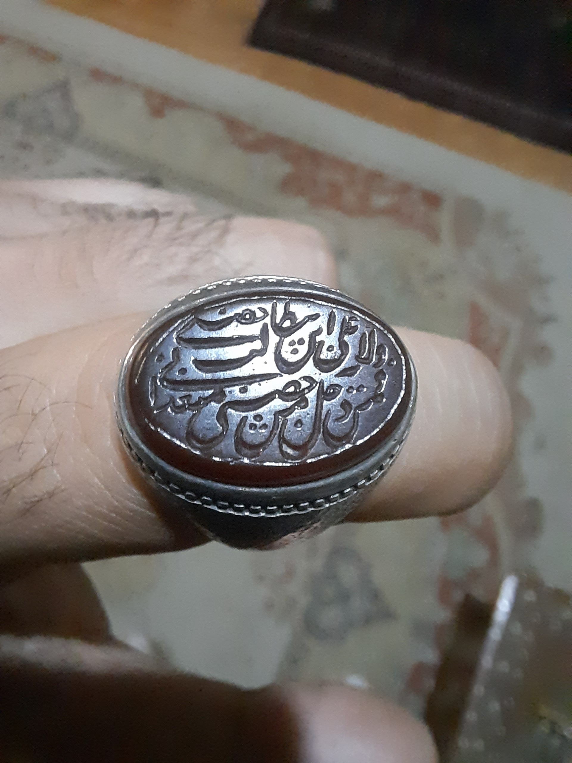 یک عدد انگشتر عقیق خط کهنه قلمی نقره رکاب 98 درصد
