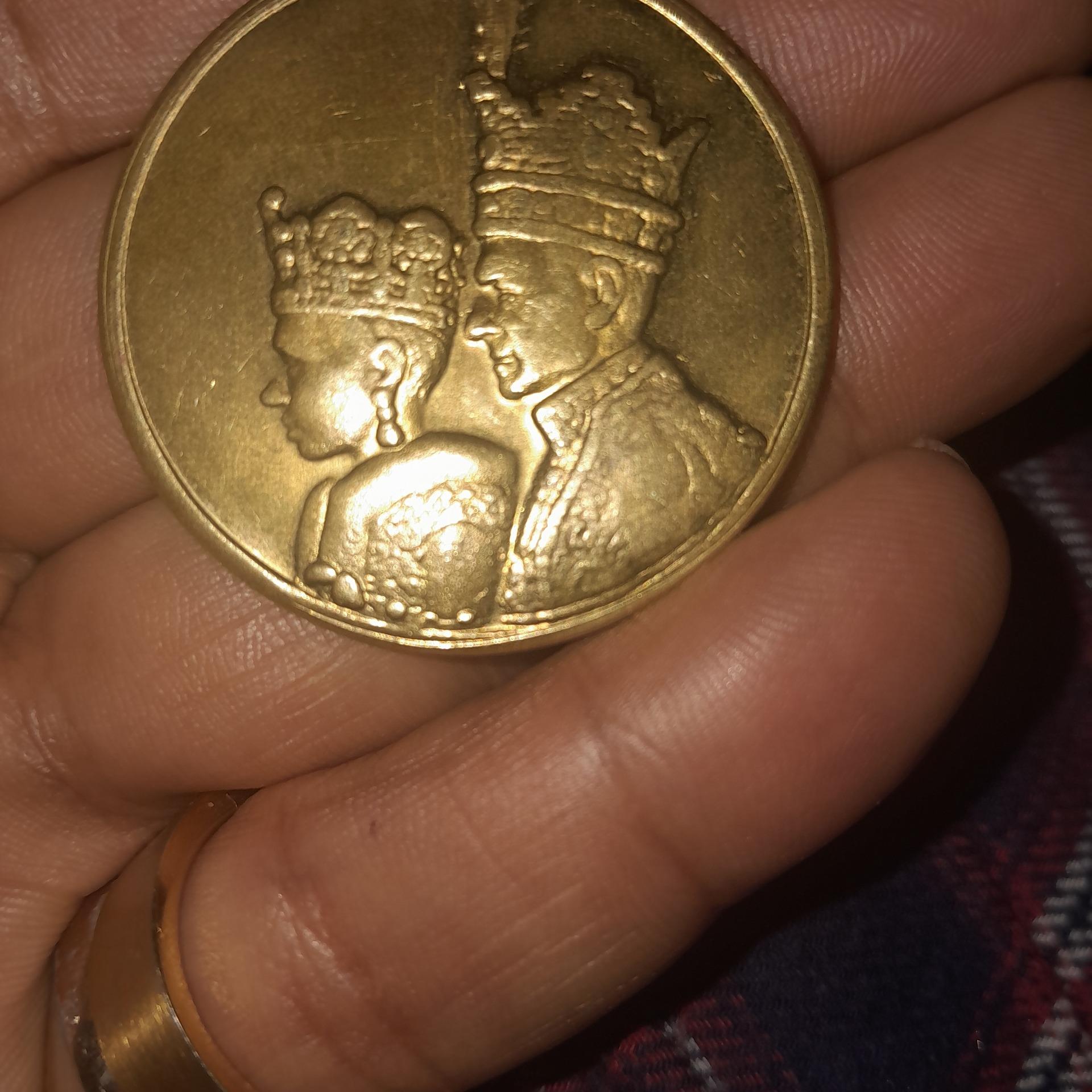 مدال تاج گذاری 2500ساله