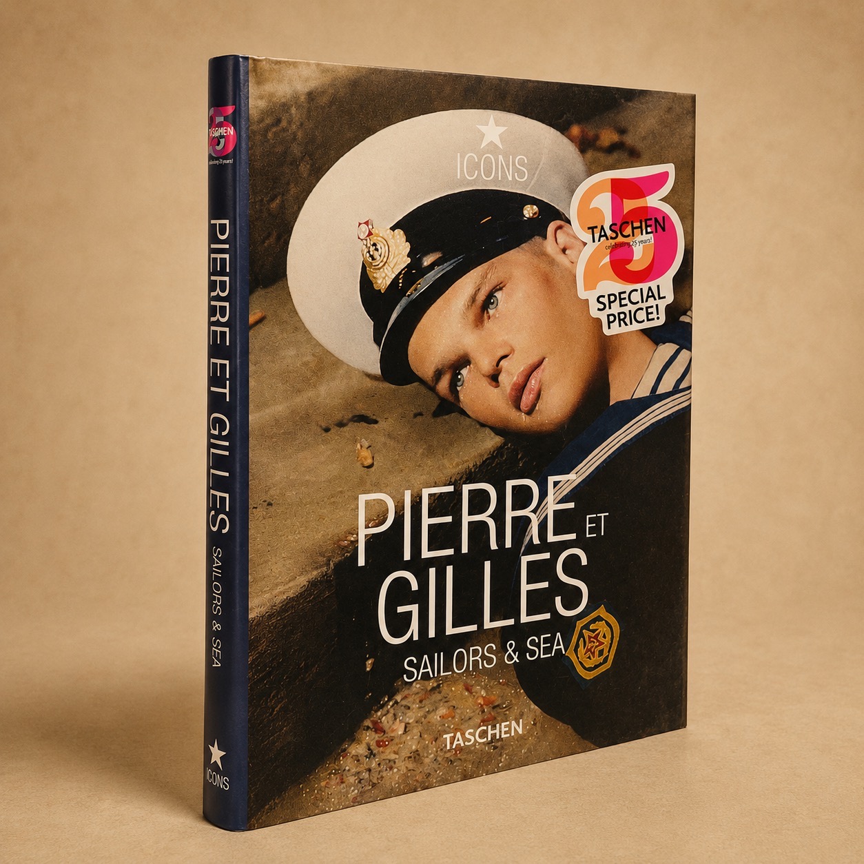 کتاب کلکسیونی عکاسی PIERRE ET GILLES ناشر TASCHEN