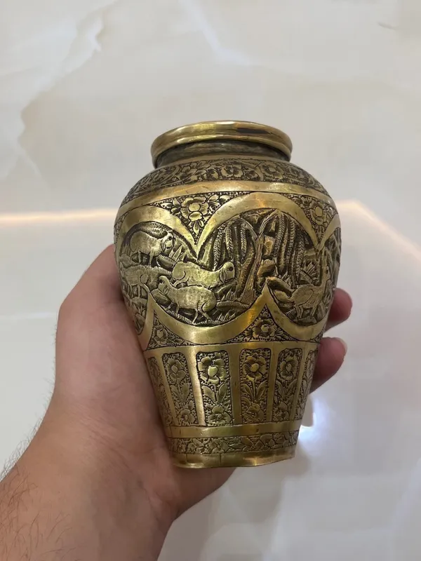 گلدان برنجی قدیمی