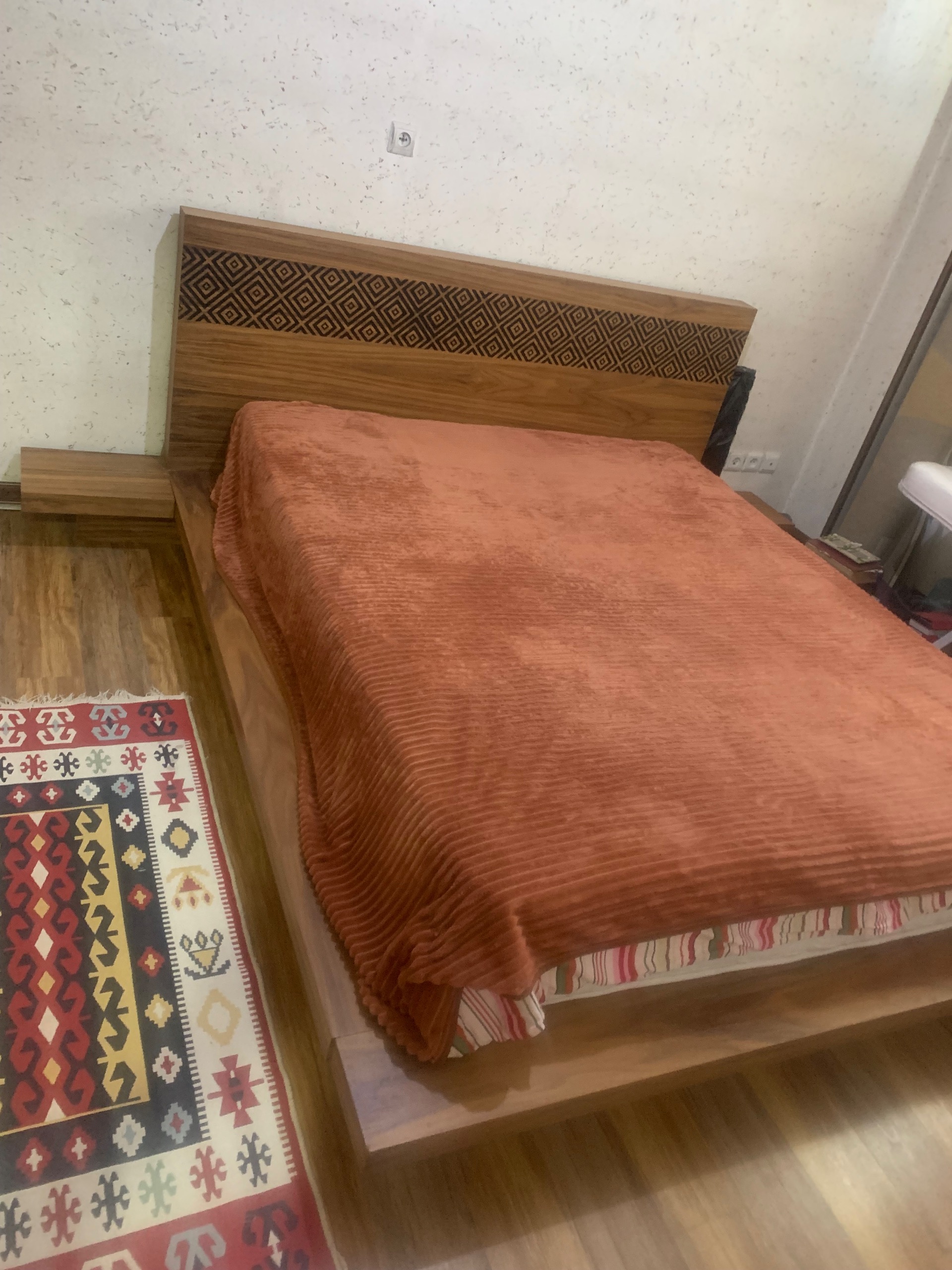 تخت خواب دو نفره چوب گردو اصل امریکایی