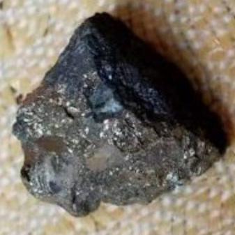 سنگ معدنی با جلای طلایی برنزی کمیاب