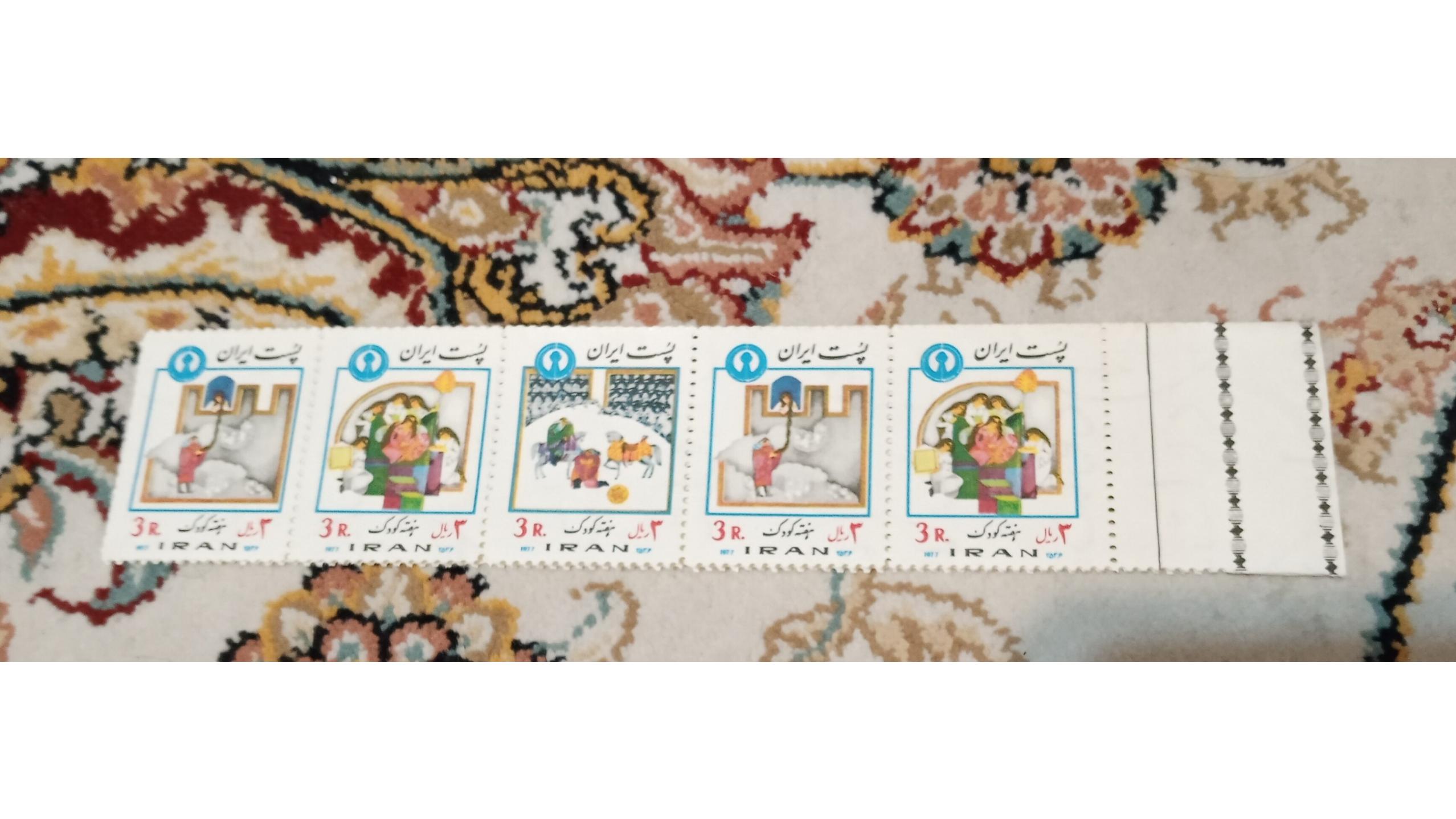 دو بلوک تمبر پهلوی بهم چسبیده