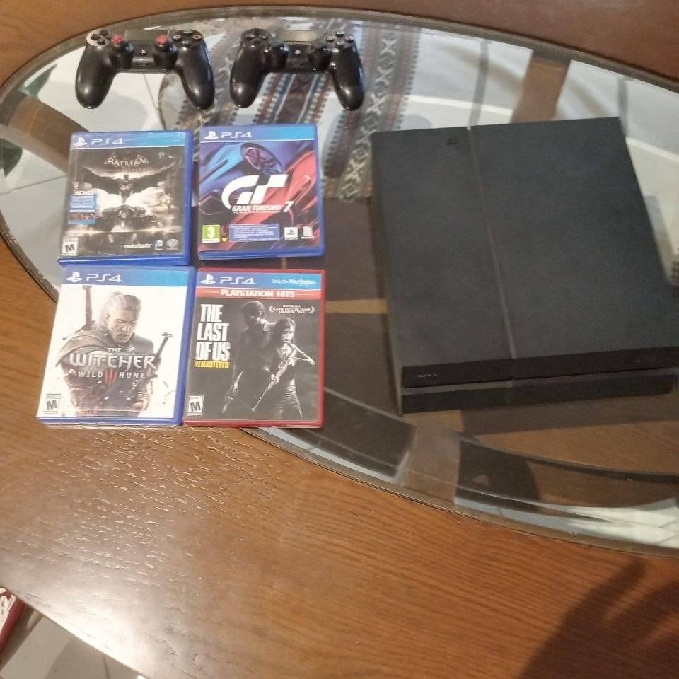 کنسول بازی ps4 fat همراه با دیسک و اکانت