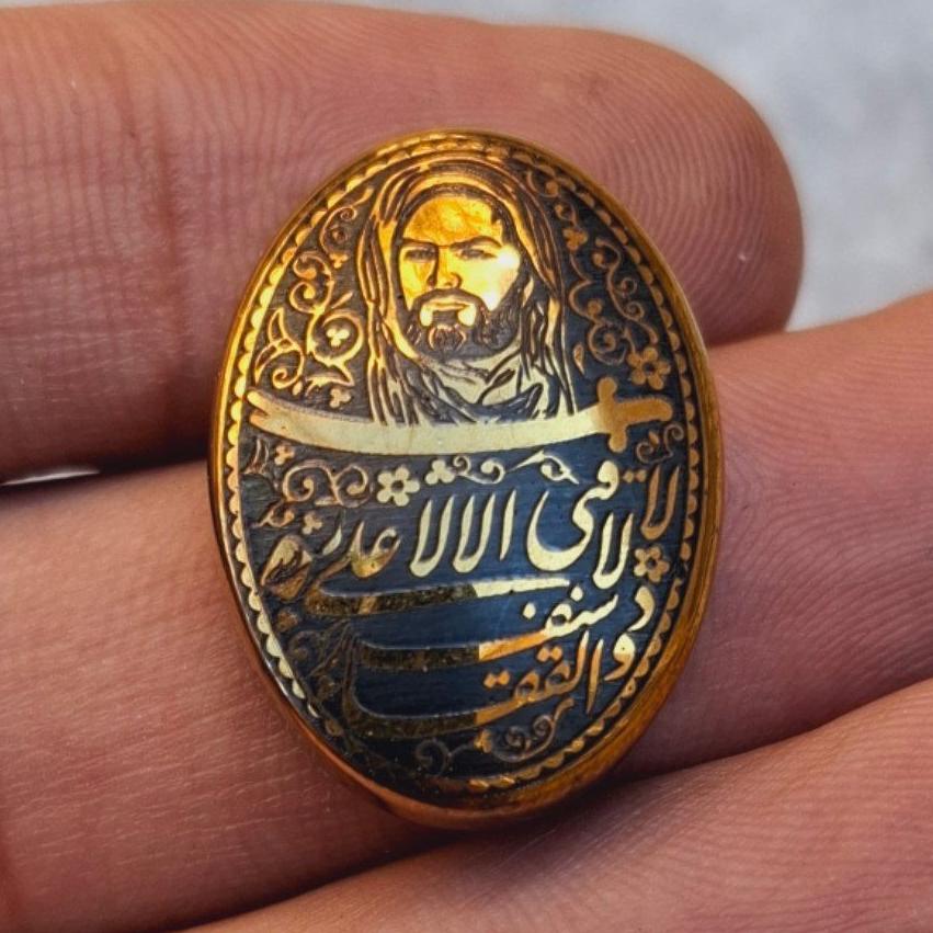 حدید طلایی با شمایل حضرت علی (ع)