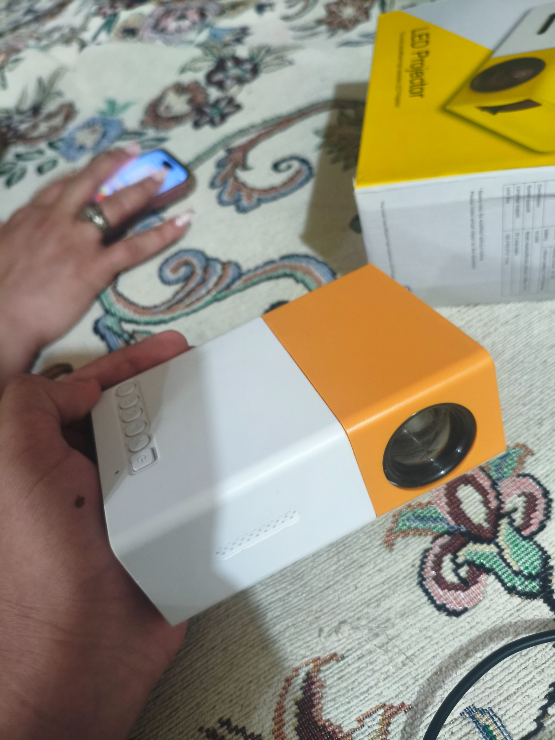 پروژکتور جیبی YG300 mini