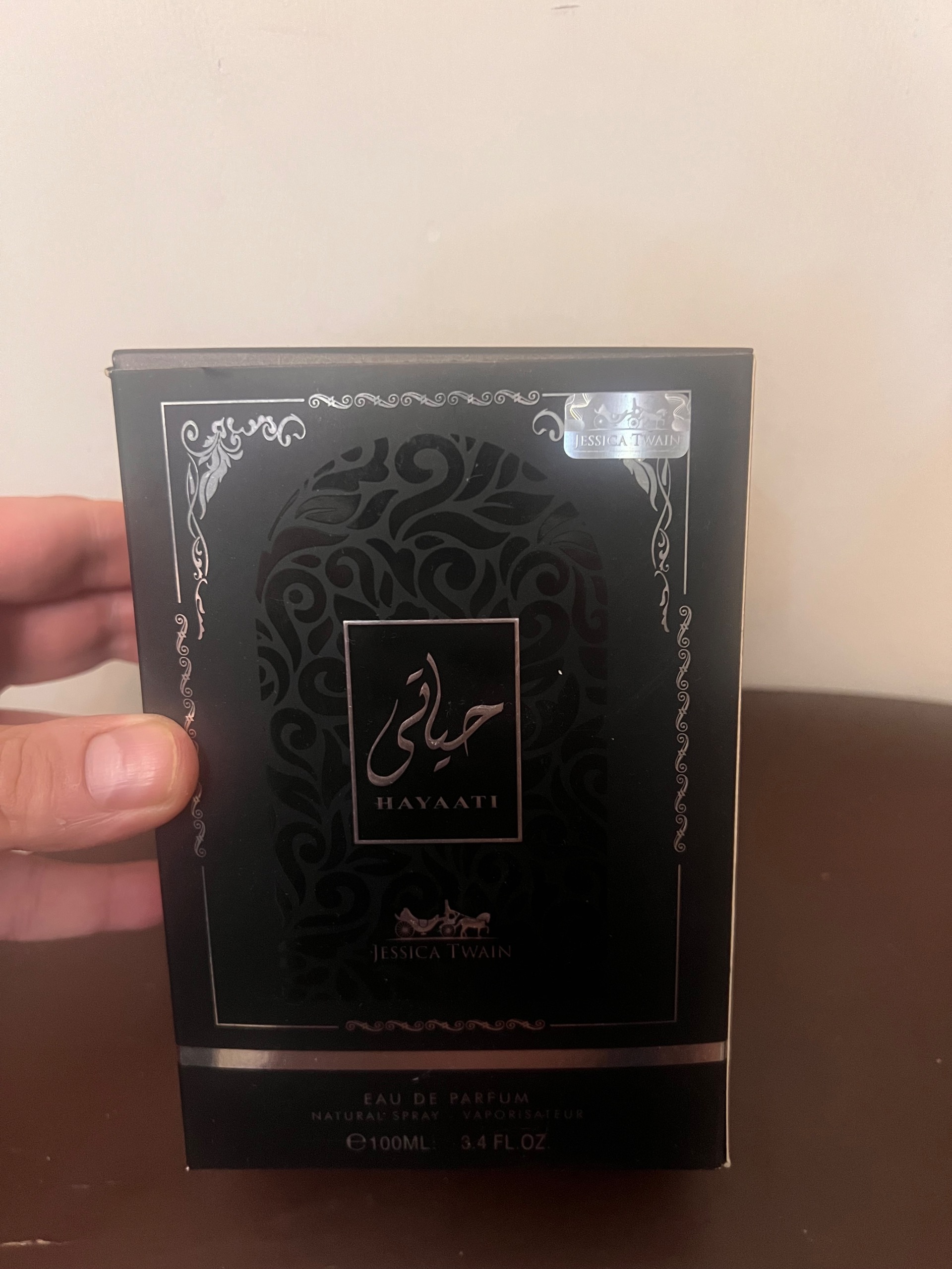 ادکلن حیاتی شرکت جسیکا تویین