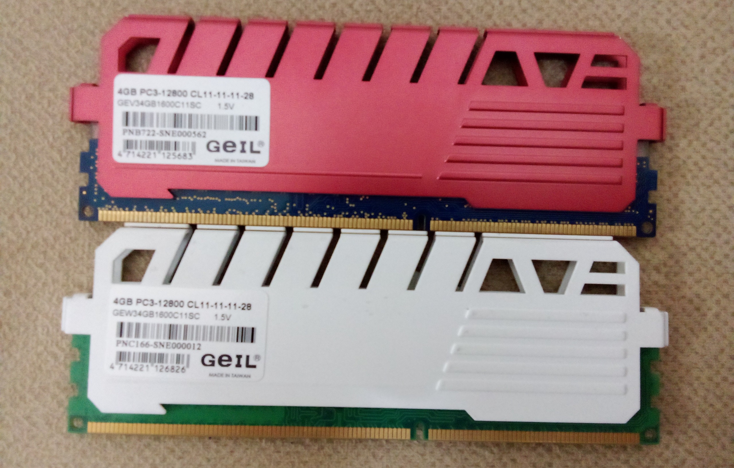 دو عدد رم 4 گیگ باس 1600 گیل هیت سینک