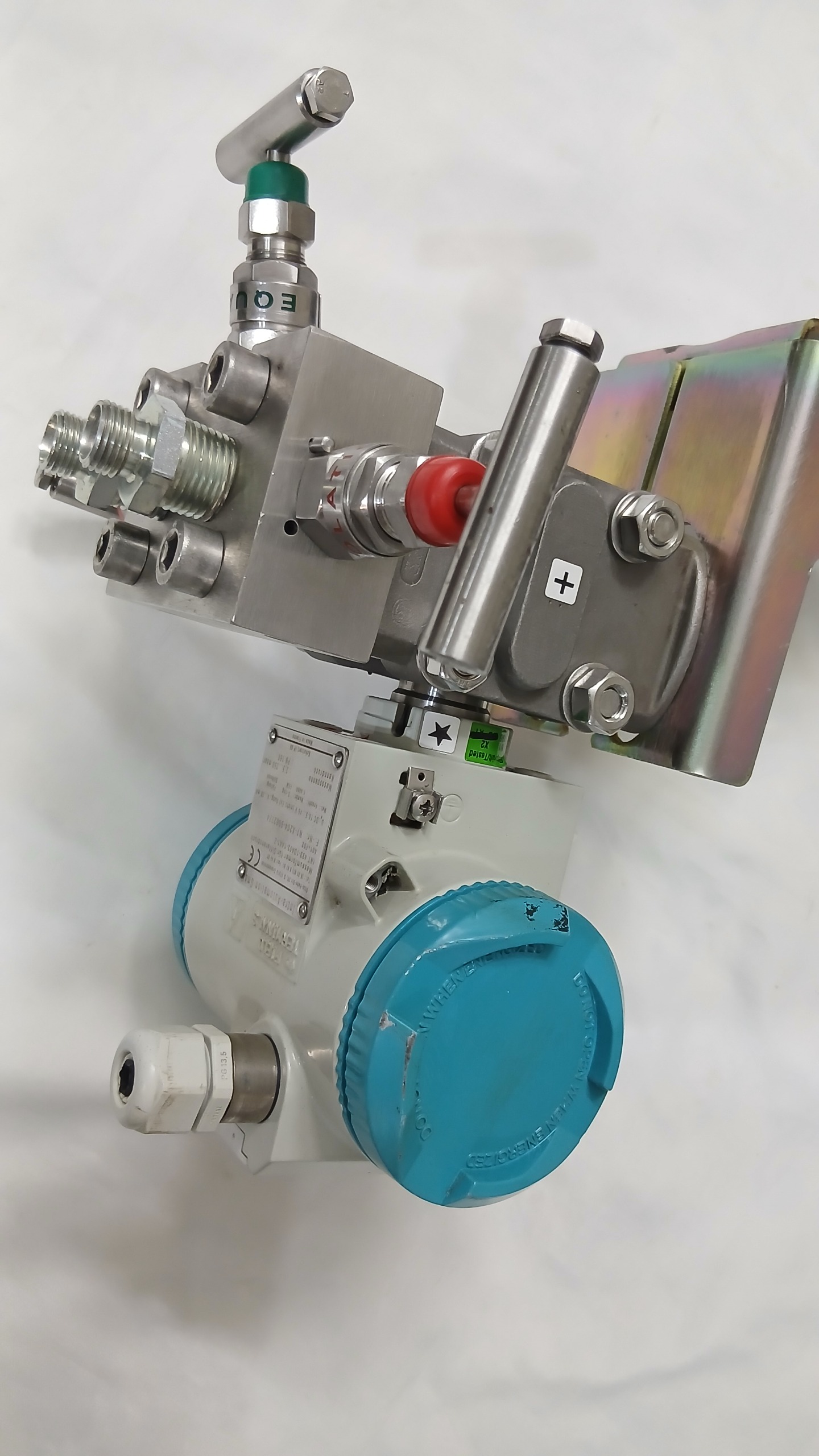 ترانسمیتر تفاضل فشار با منیفولد-شیر-پایه ، زیمنس