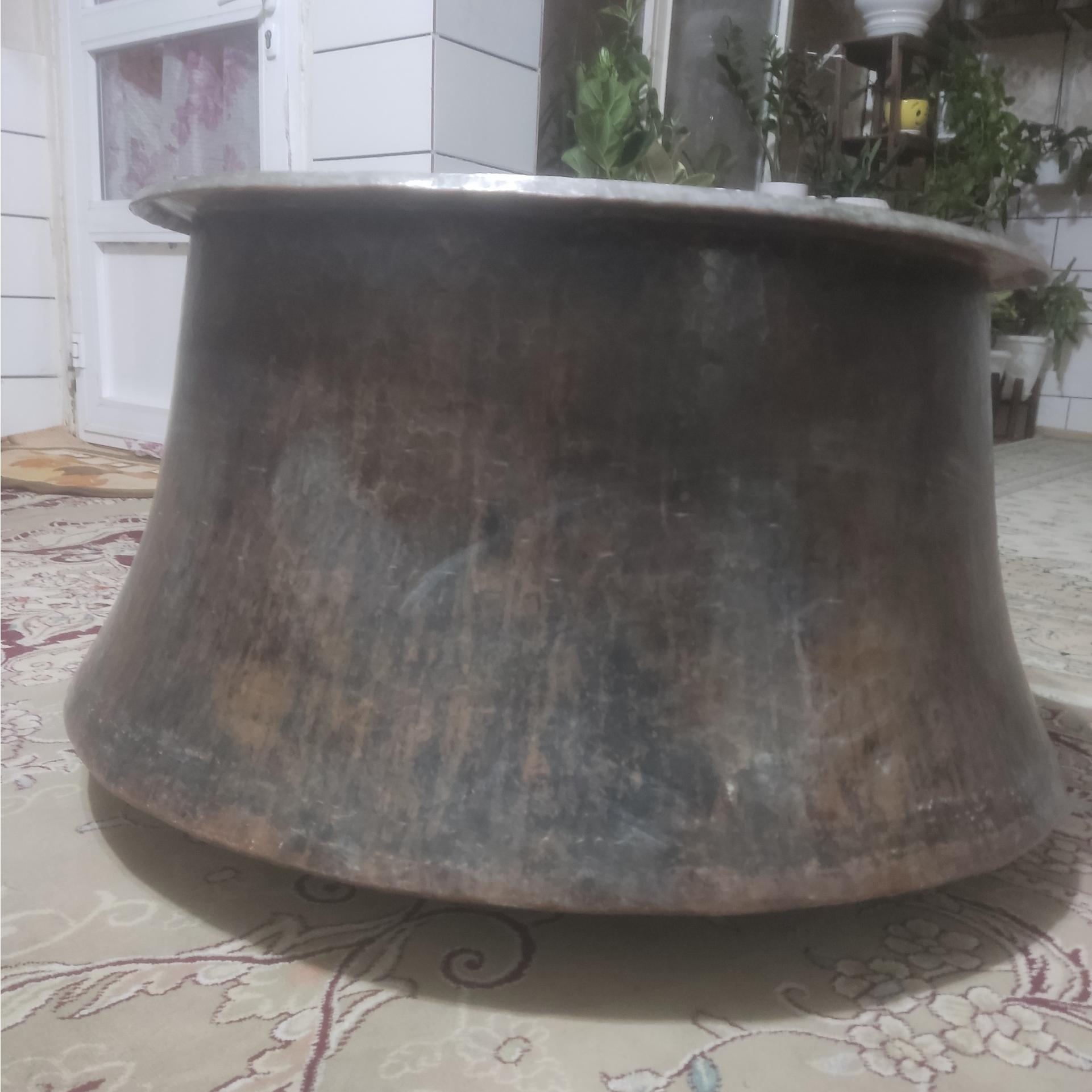 دیگ مسی بزرگ