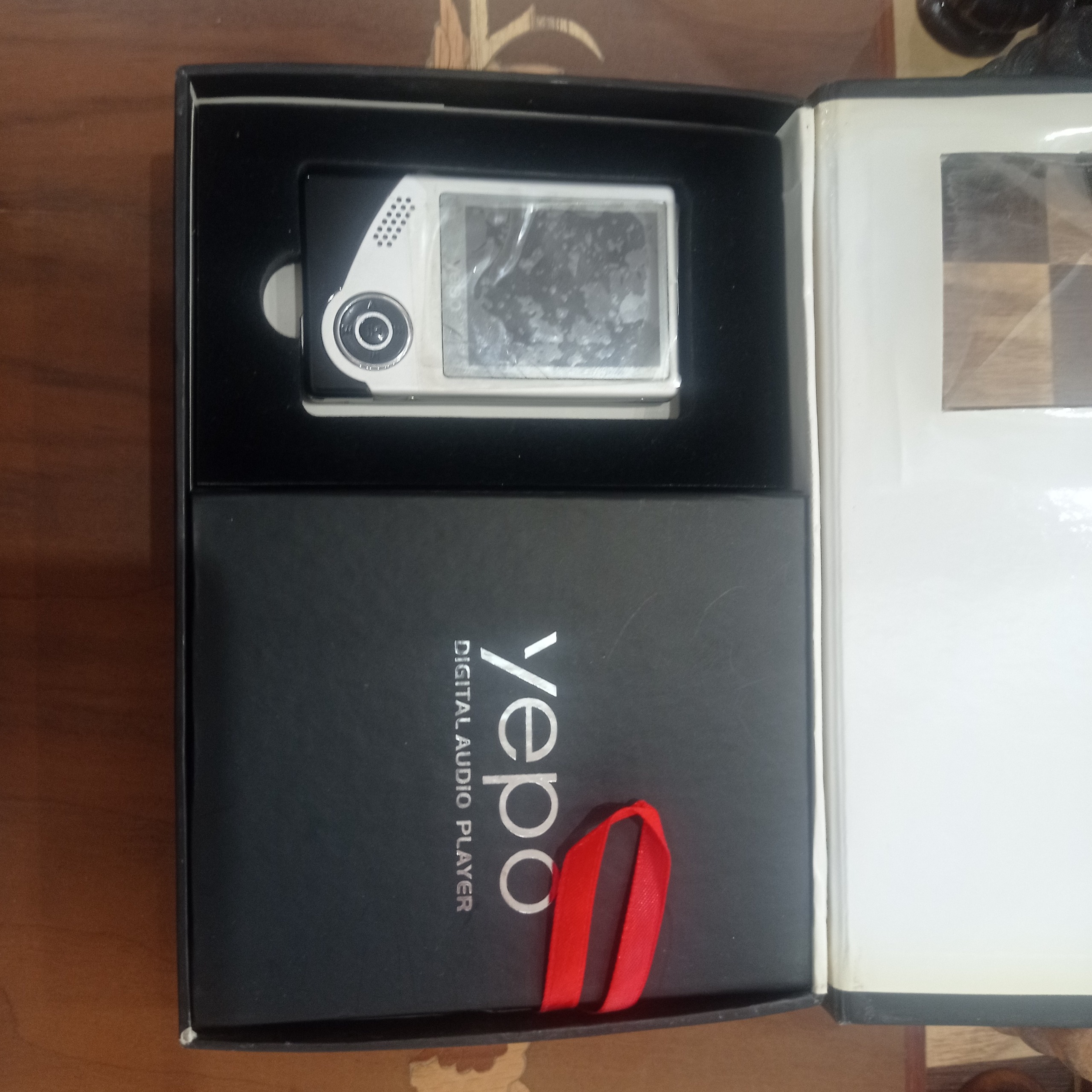 Mp4 player yepo 2 gig نو