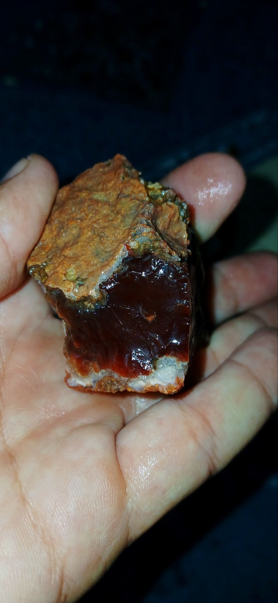 عقیق سرخ فوق العاده خوشرنگ تیره آبدار پاک پاک