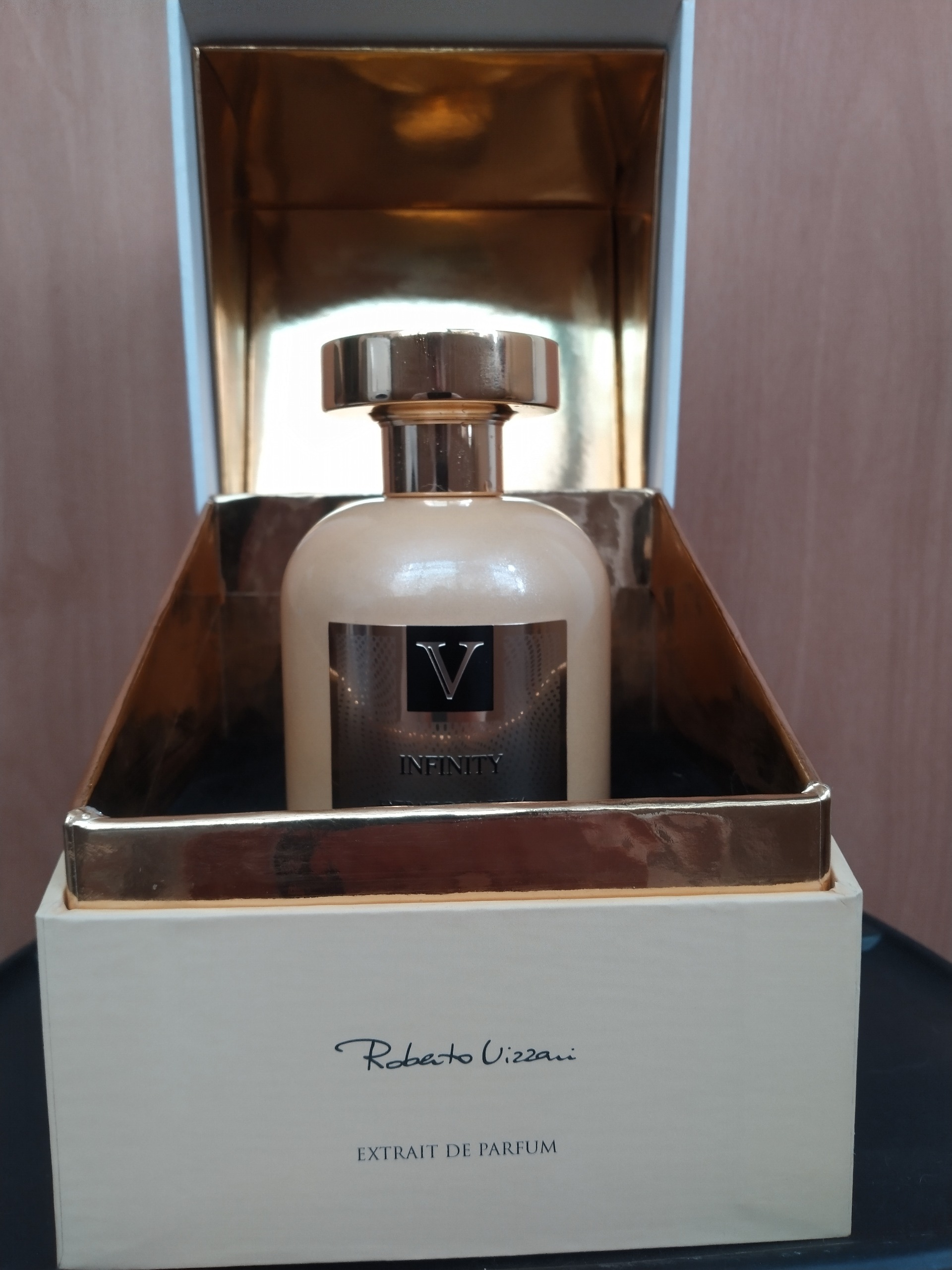 عطر روبرتو ویزاری مدل اینفینیتی