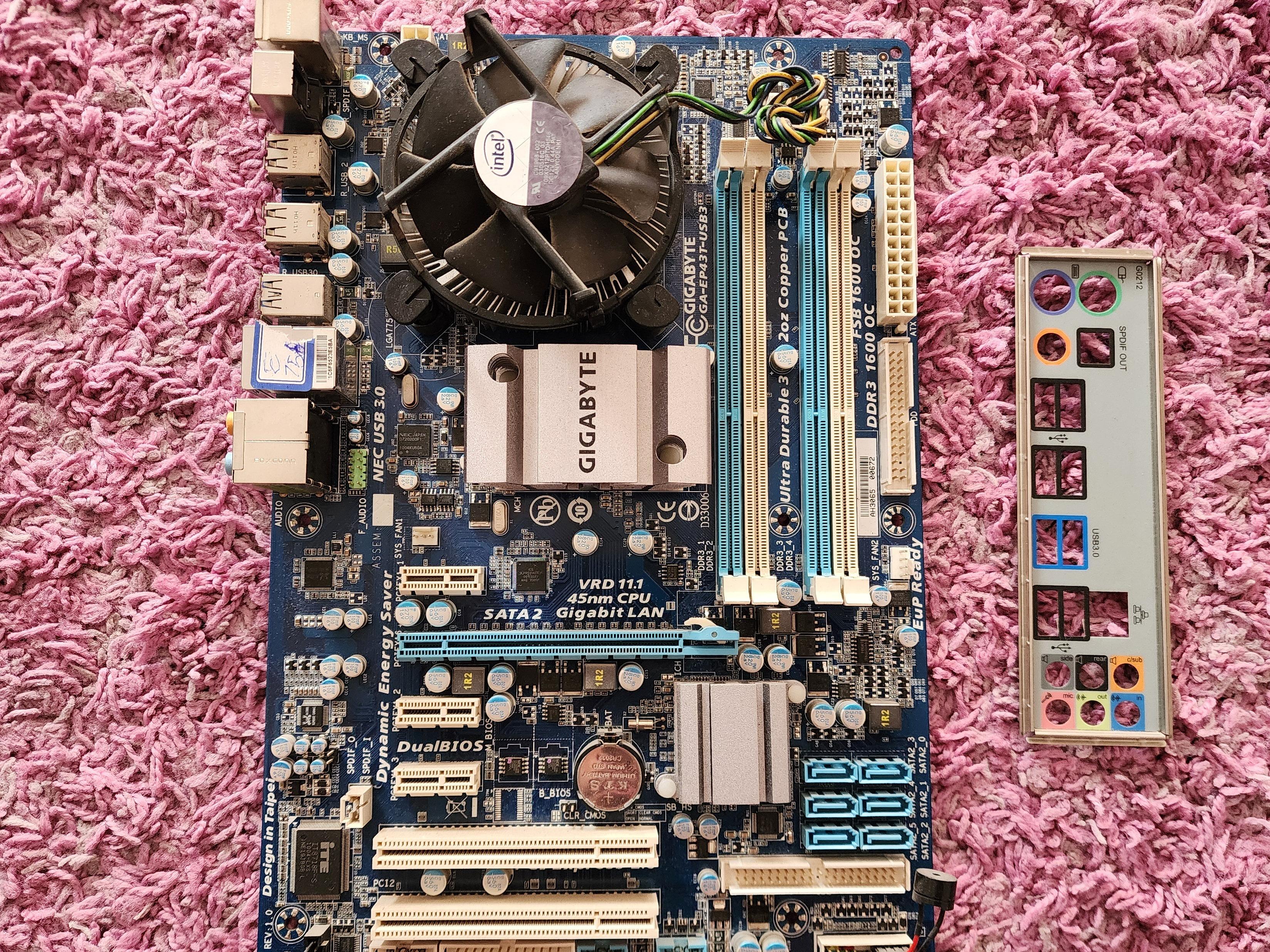 باندل کامل سوکت 775 با EP43T-USB3 E7500