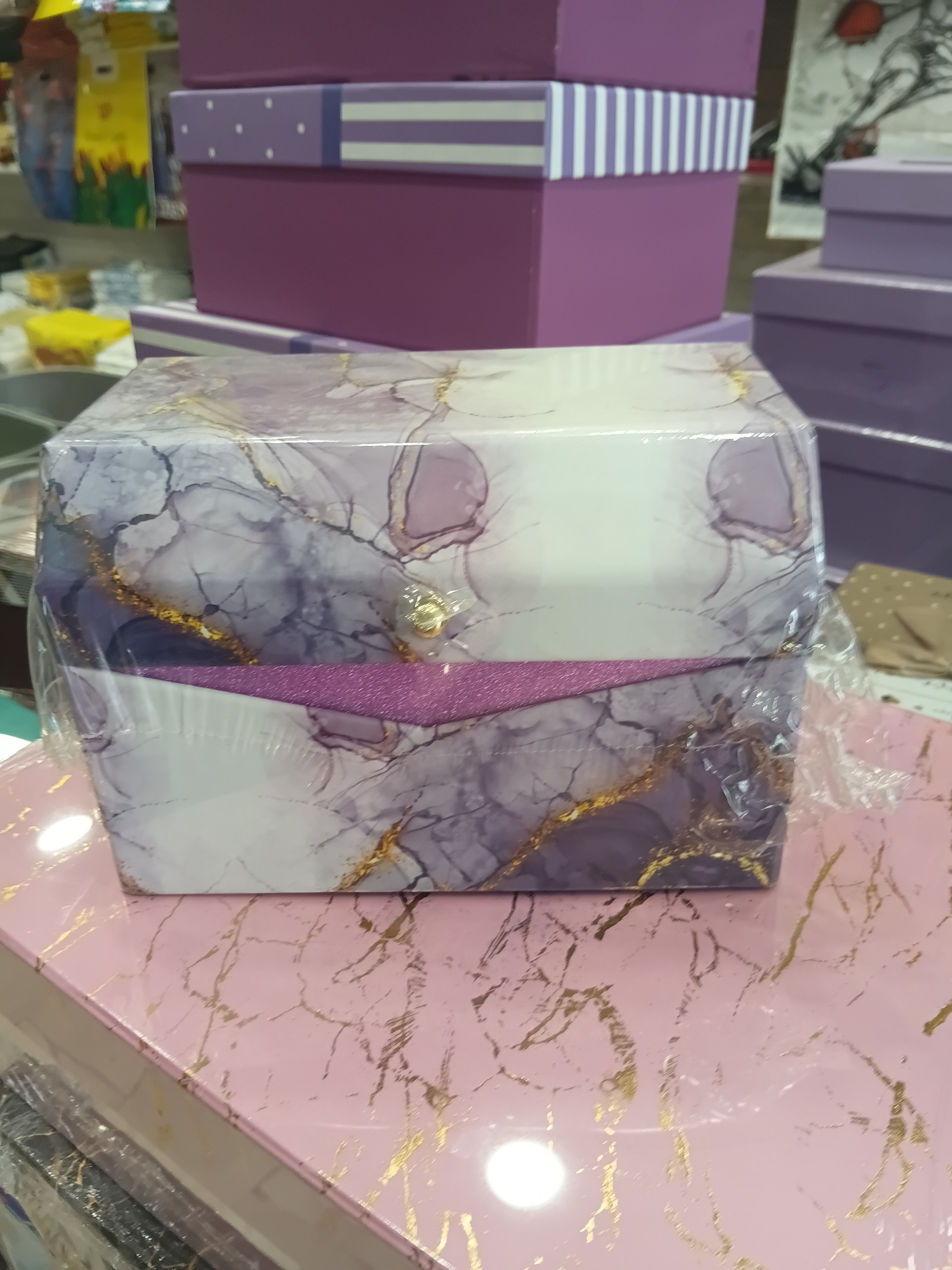 جعبه صندوقچه ای طرح دار و تک رنگ