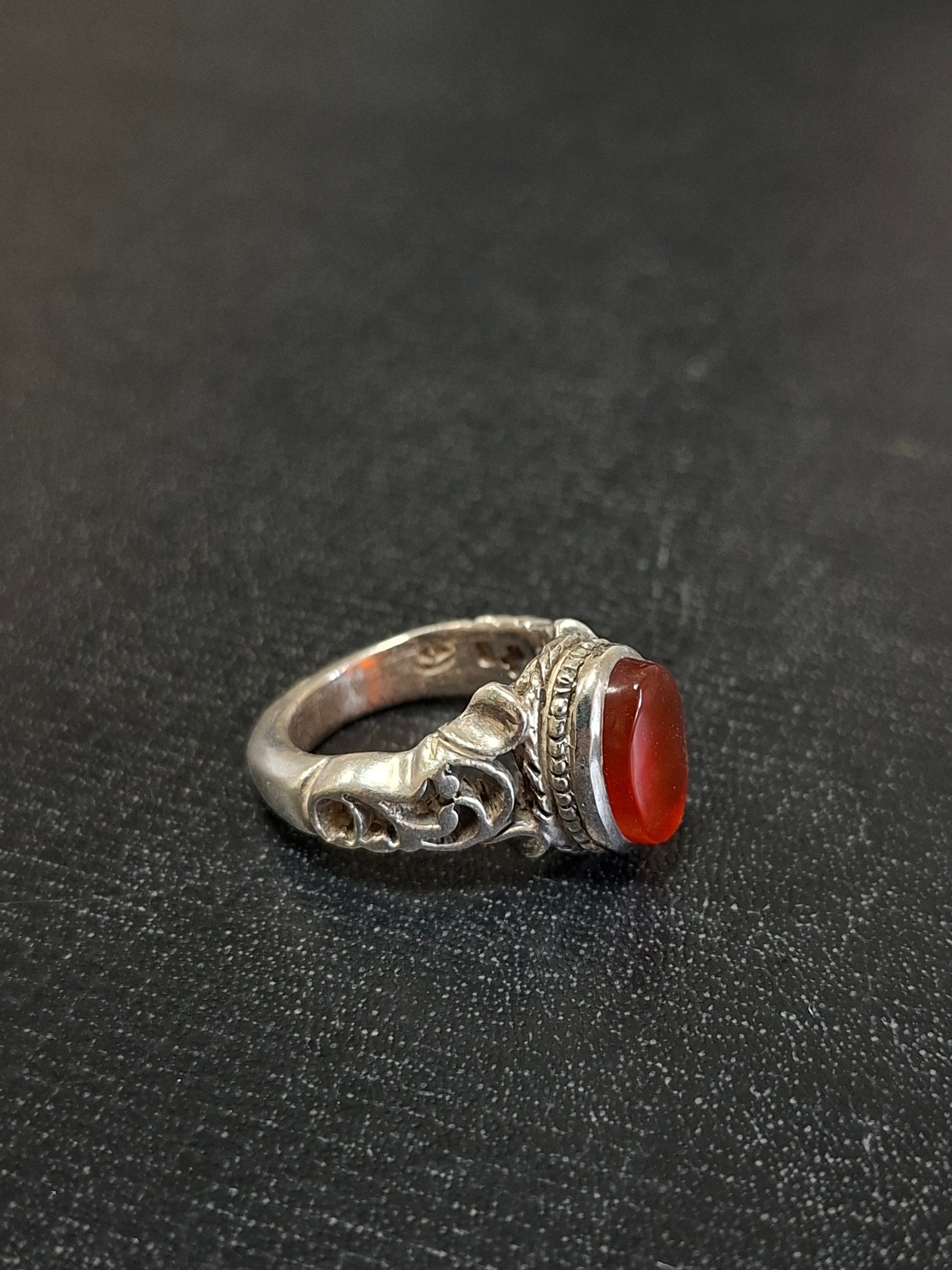 انگشتر نقره عقیق سرخ یمنی رکاب شبکه طرح گل