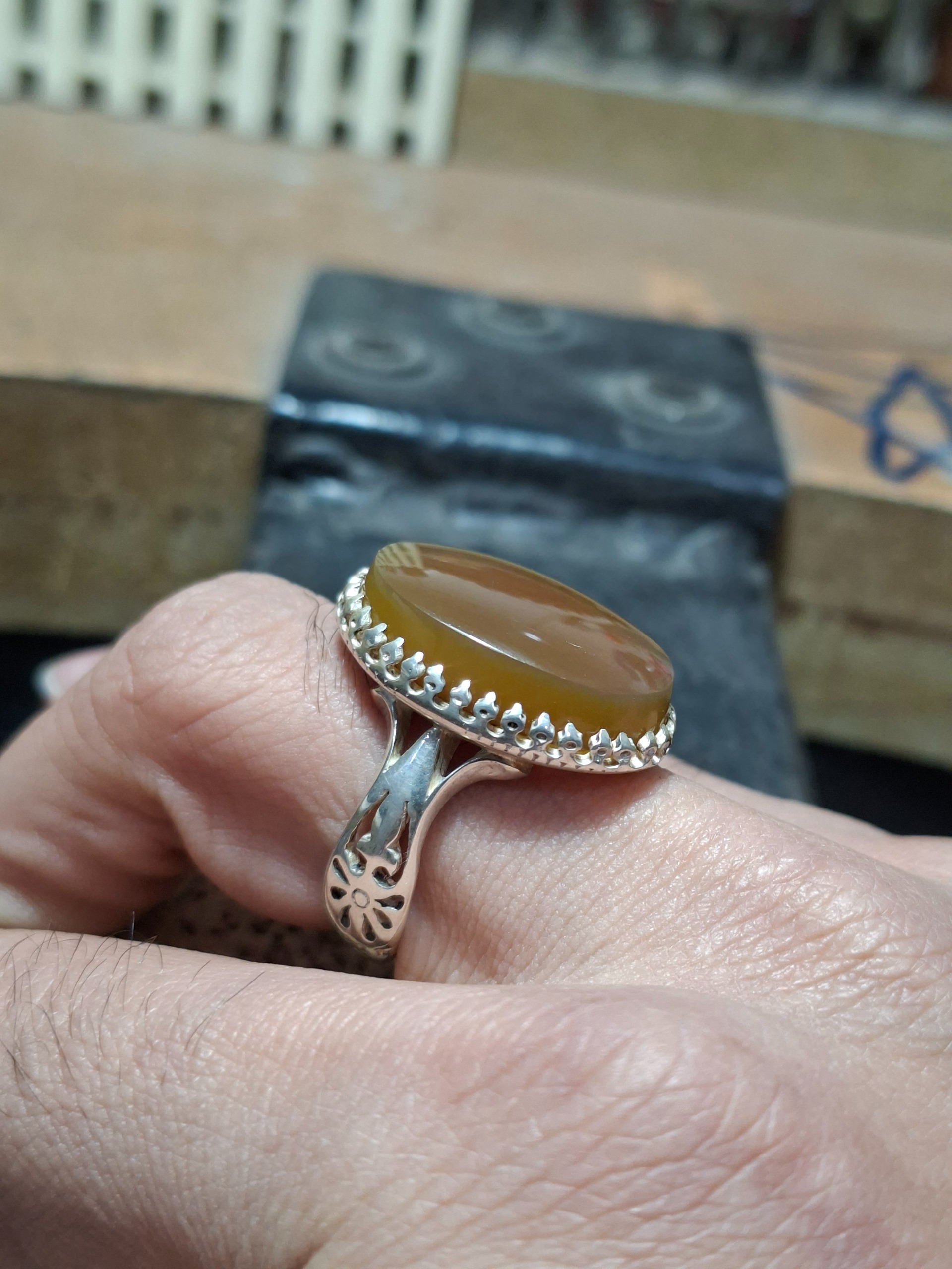 انگشتر عقیق خرمایی 11.80 گرمی