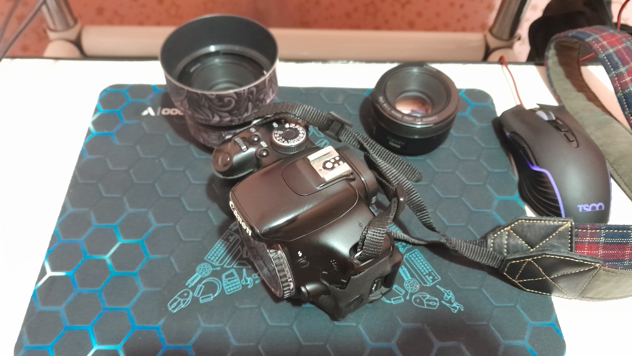 600d canon و لنز 50mm
