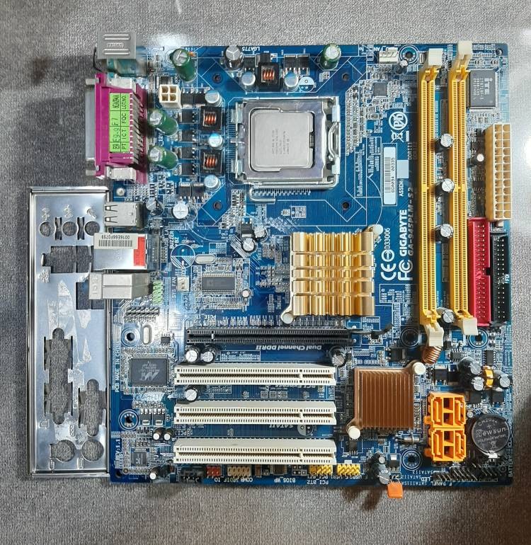باندل GA-945PLM-S2 و پردازنده E5300