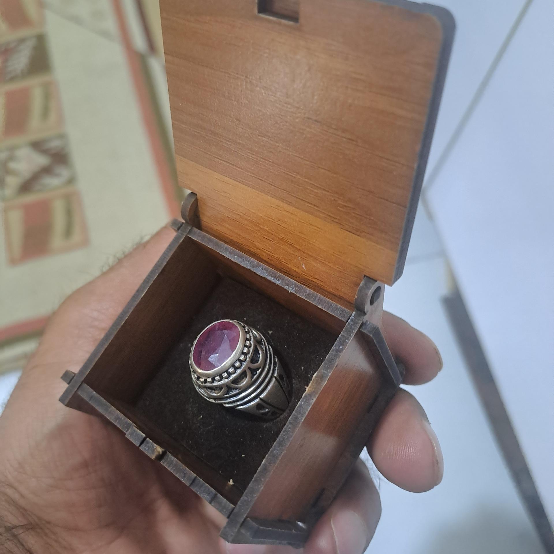 انگشتر یاقوت معدنی