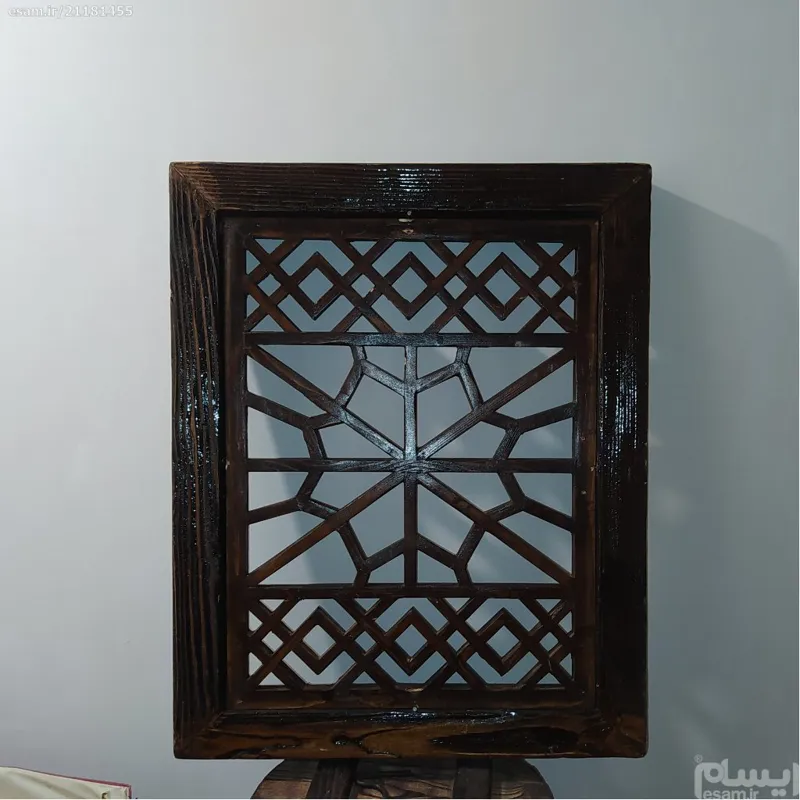 پنجره چوبی قدیمی