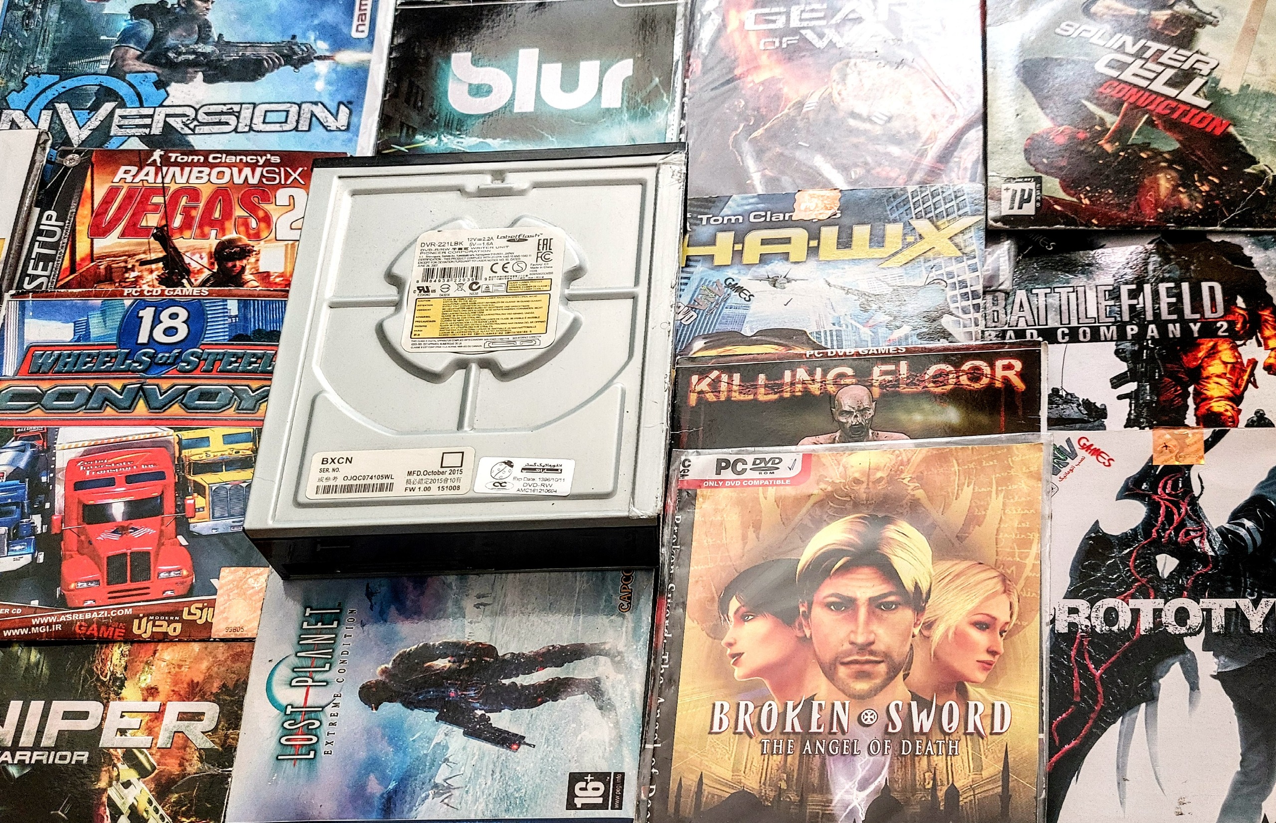 DVD رایتر Pioneer بهمراه بازی و فیلم
