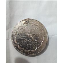 س