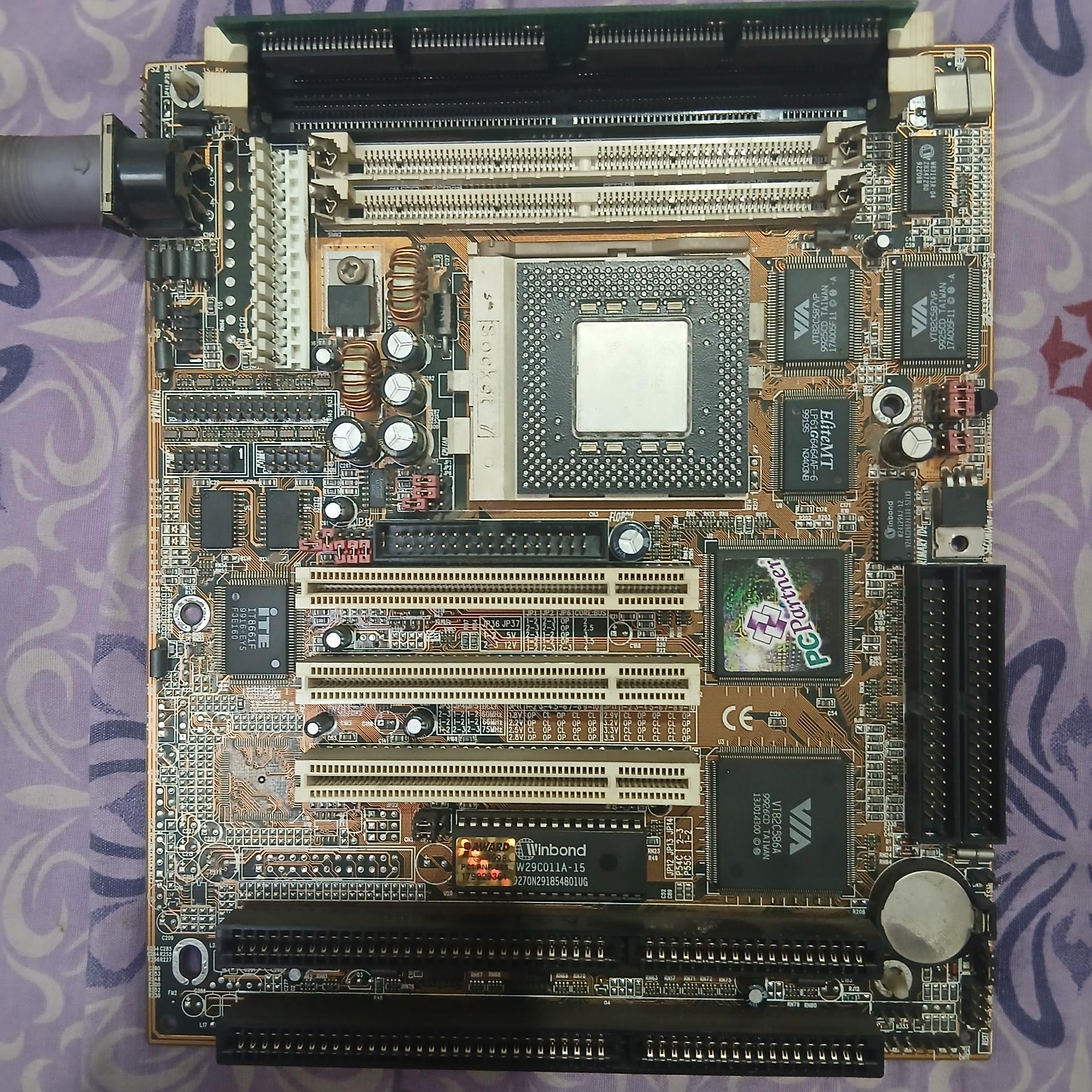 مادربرد قدیمی DDR با CPU و رم مناسب استخراج