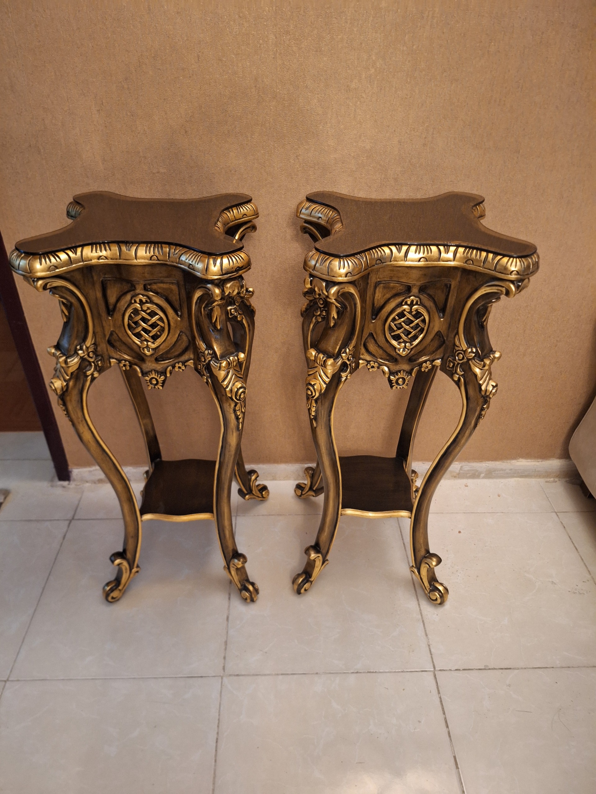 میز کنار سالنی