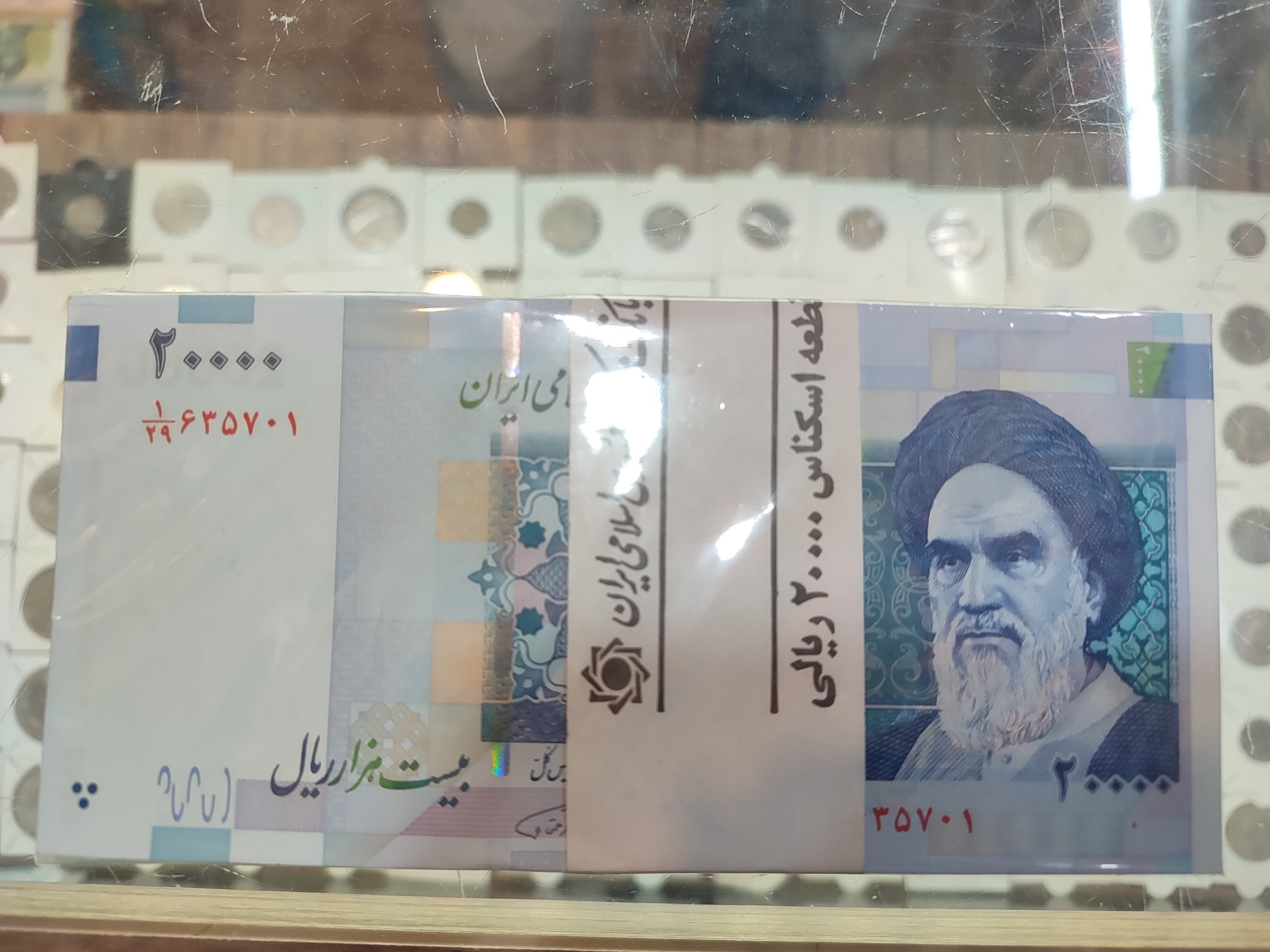 بسته اسکناس دوهزارتومنی