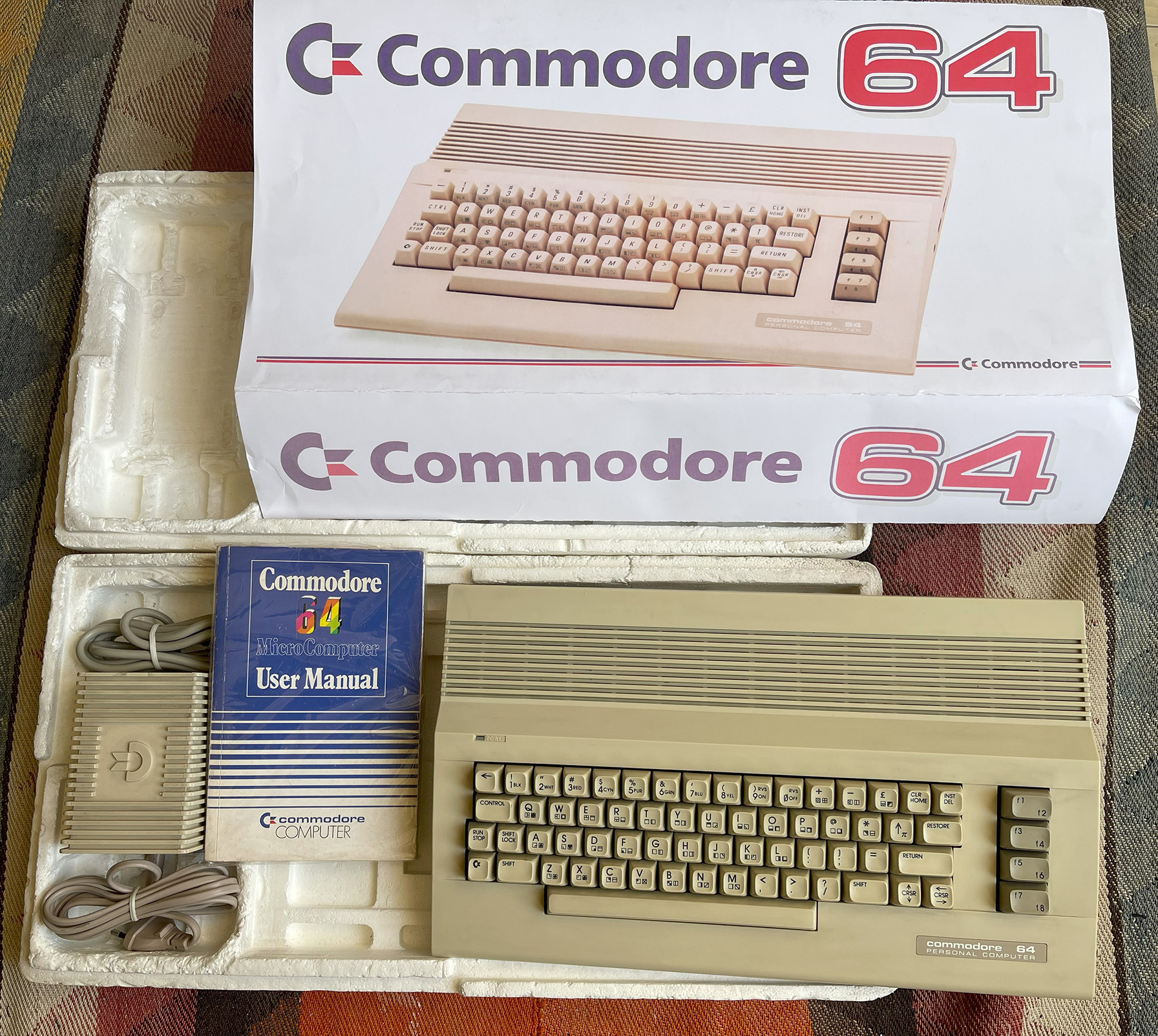 کمودور64 بسیار تمیز Commodore 64