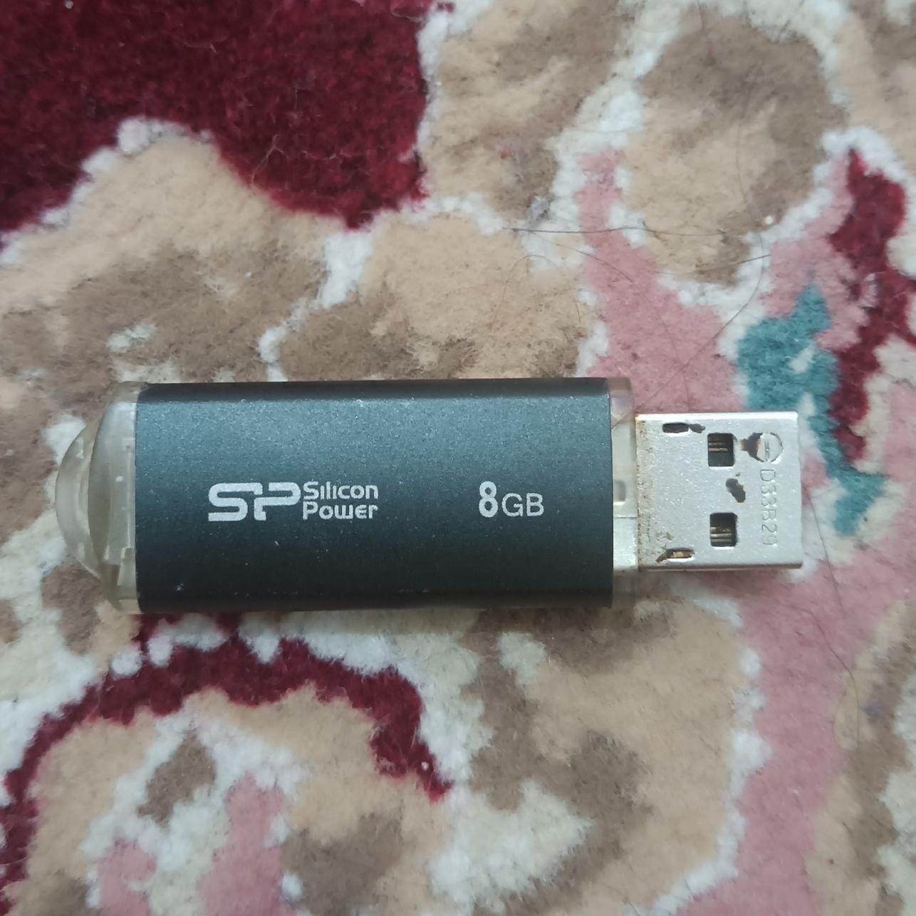 فلش 8 گیگ