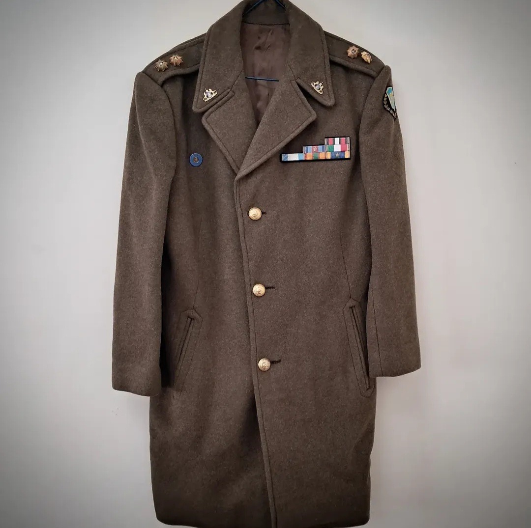 یونیفرم پالتو سرهنگ گارد شاهنشاهی با علائم نظامی