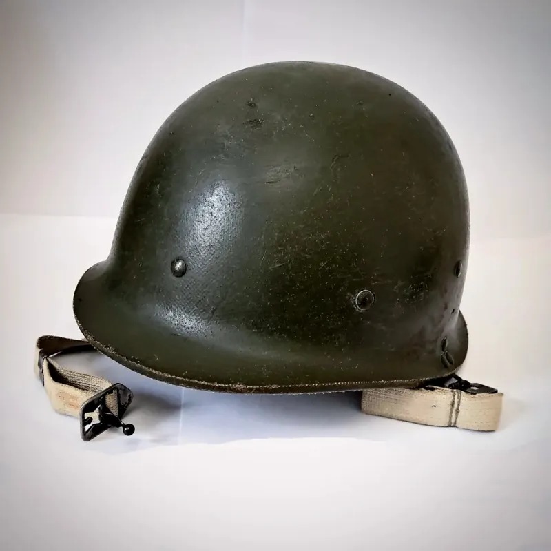 کلاه هلمت جنگی کامپوزیتی M80 غنیمتی از عراق دهه60