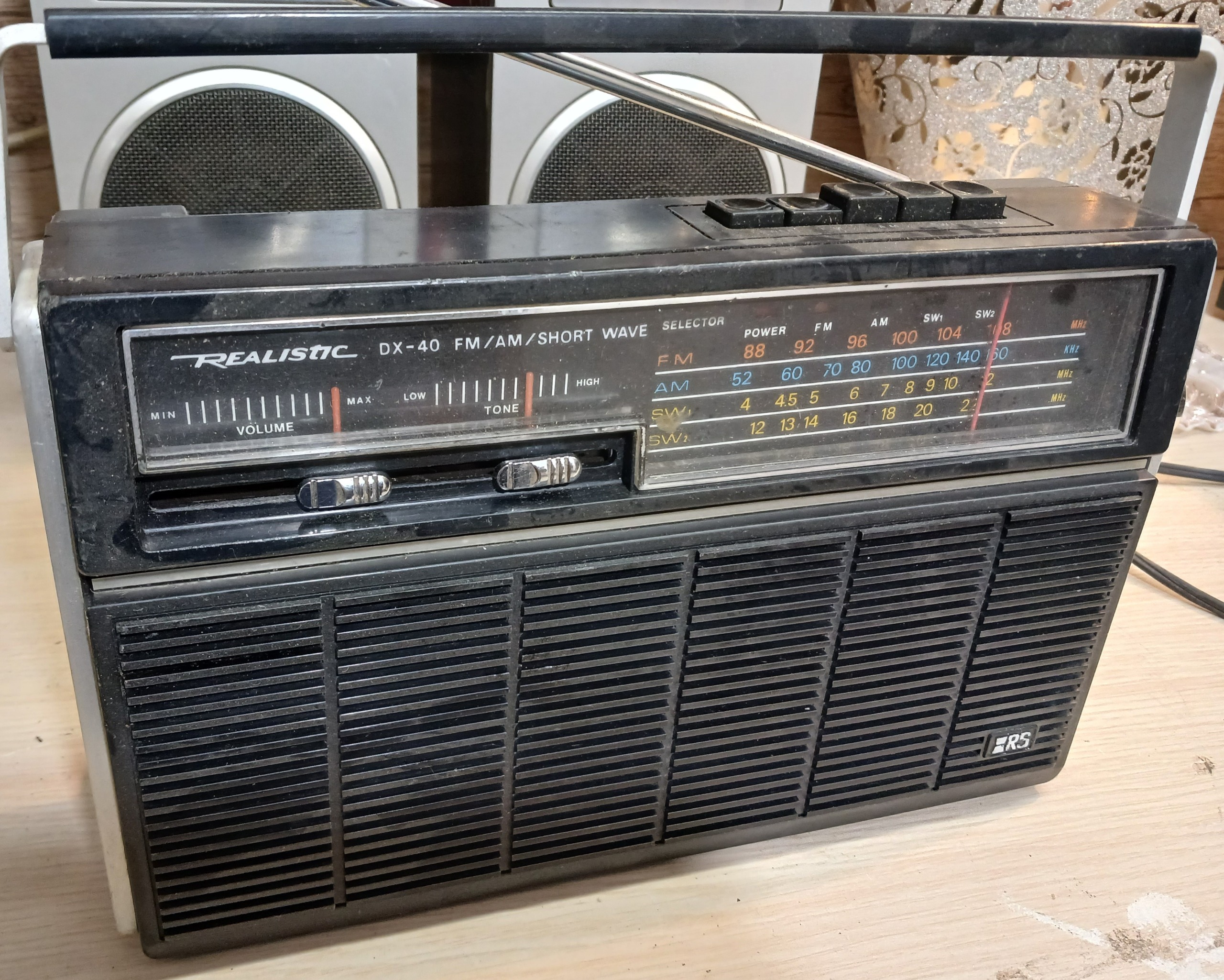 رادیو قدیمی رلاستیک مدل REALISTIC  DX-40