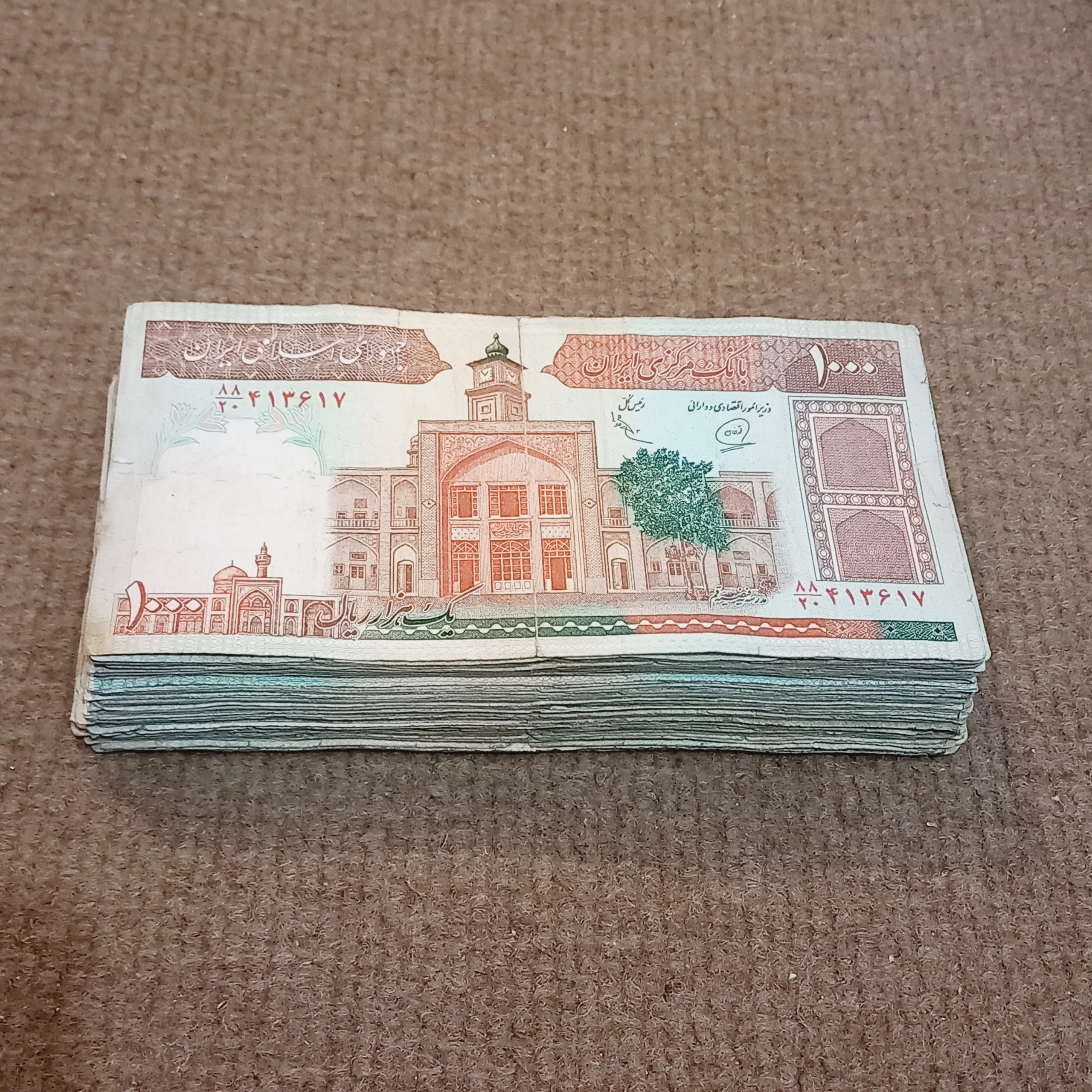 بسته 70 برگ اسکناس کارکرده 100 تومان فیضیه