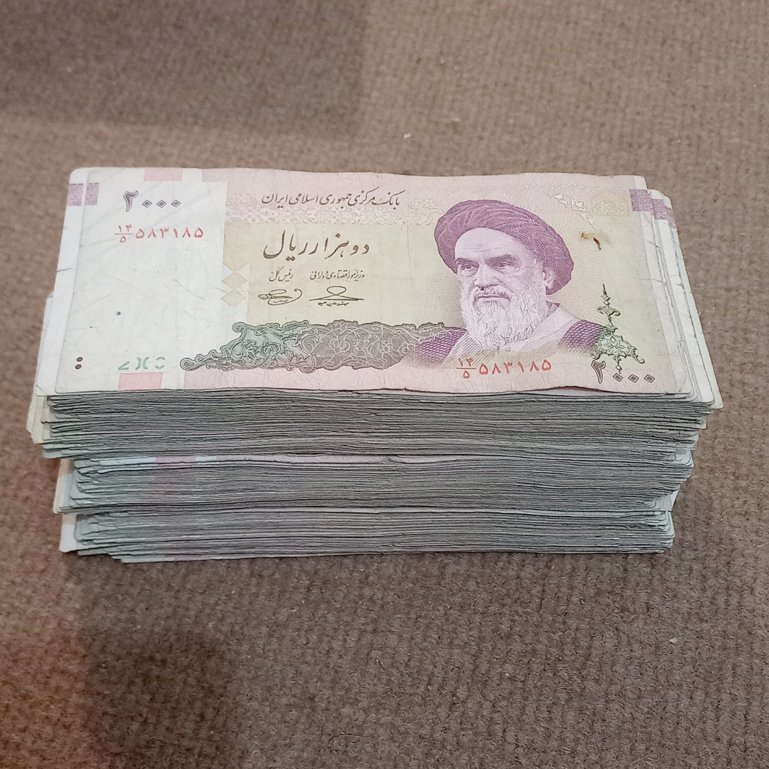 بسته 300 برگ اسکناس 200 تومانی کد 1000