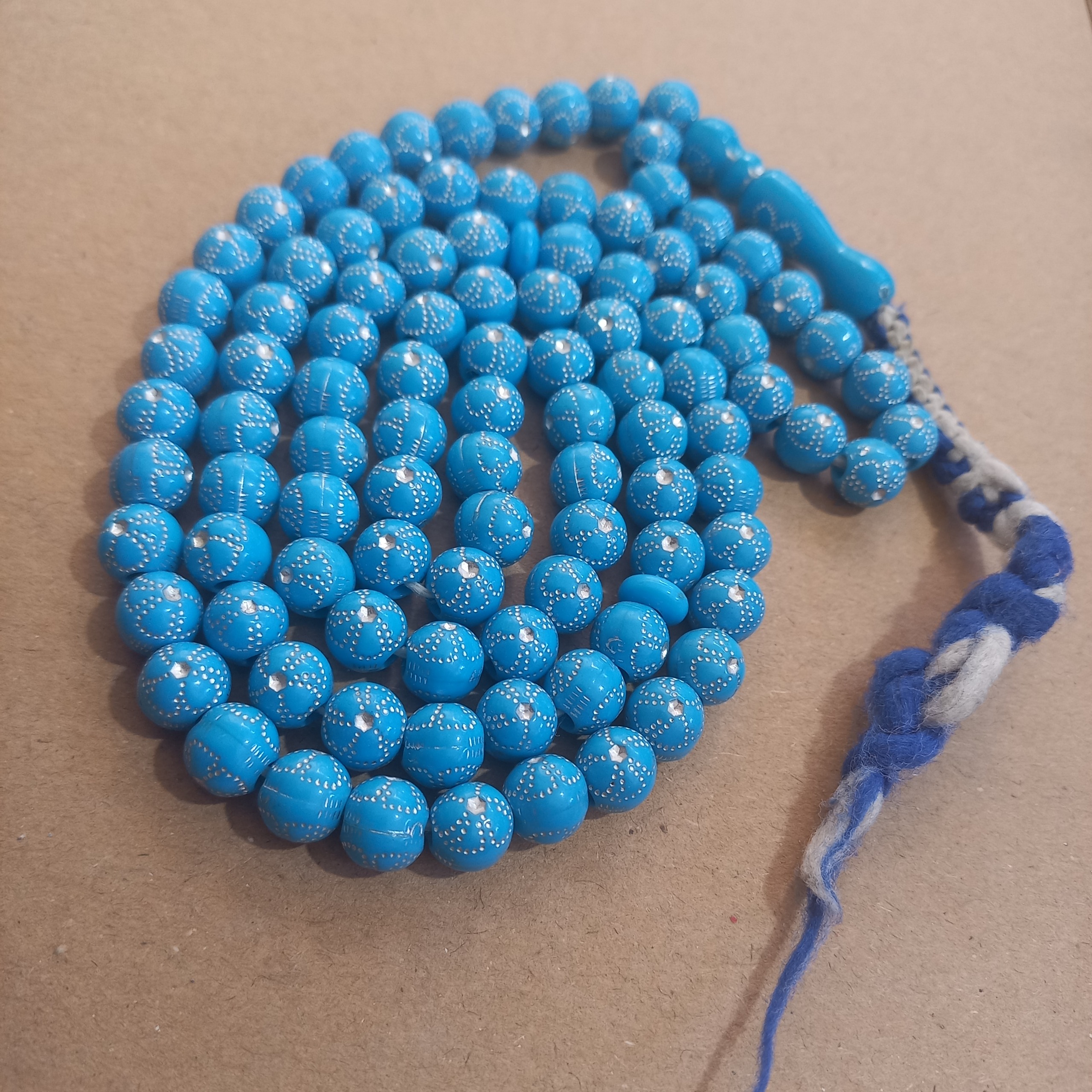 تسبیح آبی طرح میخدوزی زیبا