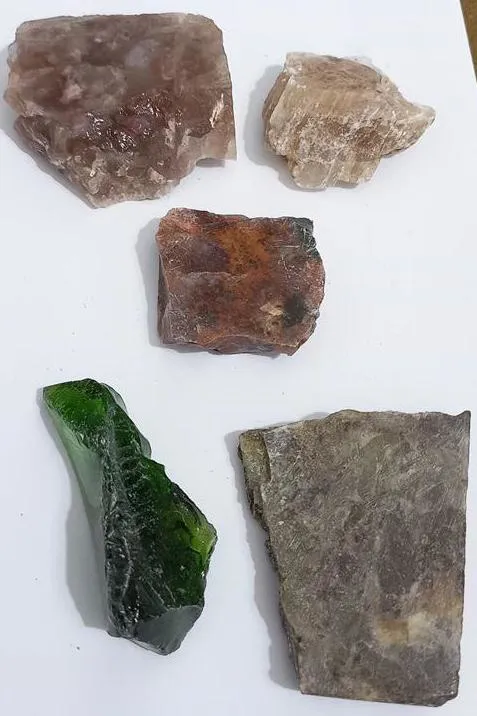 مجموعه گلچینی سنگ معدنی کد 1